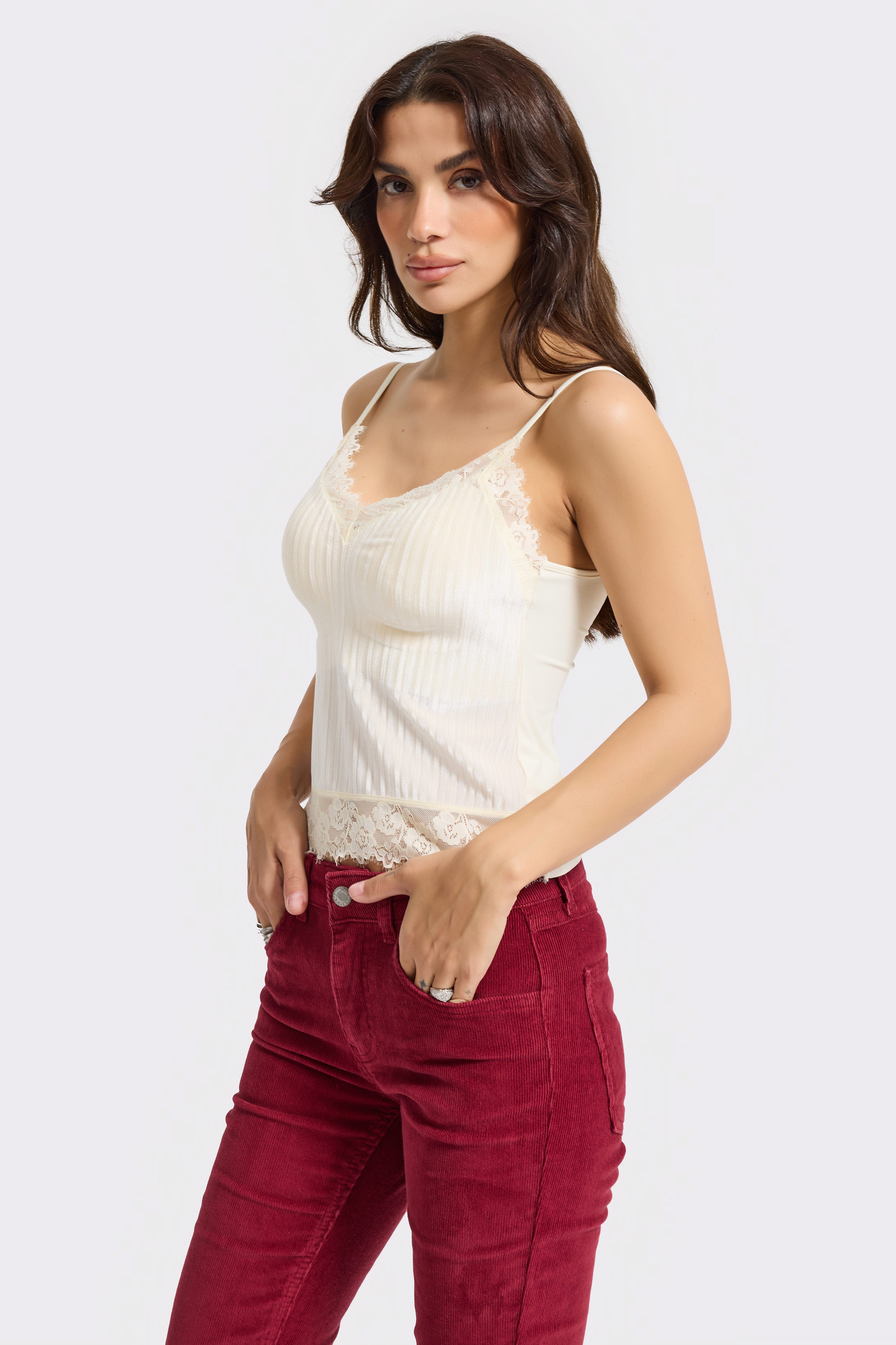 Kadın Ekru Renk İnce Askılı Pedli Dantel Detaylı Tasarım Büstiyer Bluz