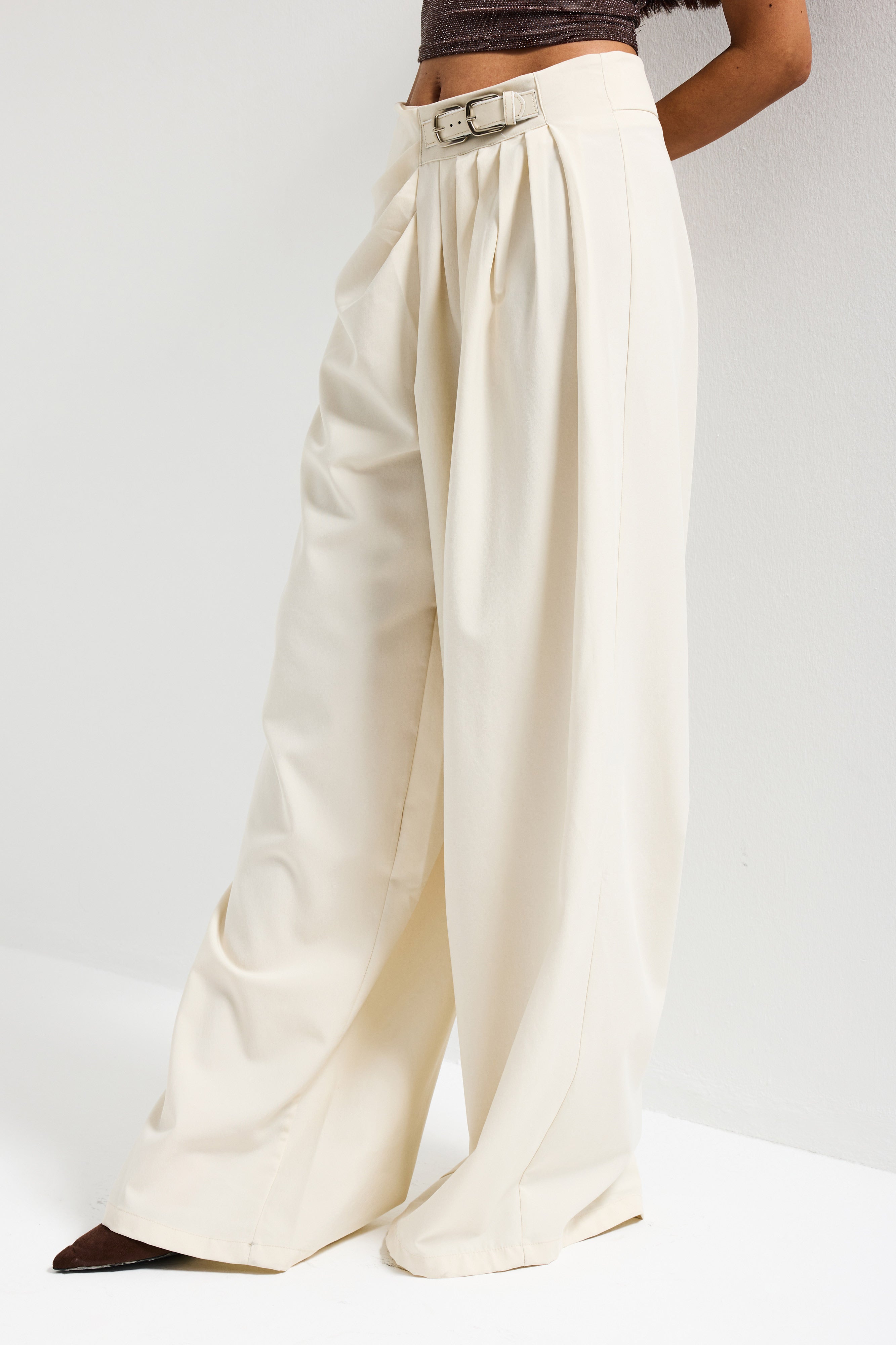 Kadın Ekru Taş Renk Palazzo Fit Kemer Detaylı Viskon Kumaş Tasarım Pantolon