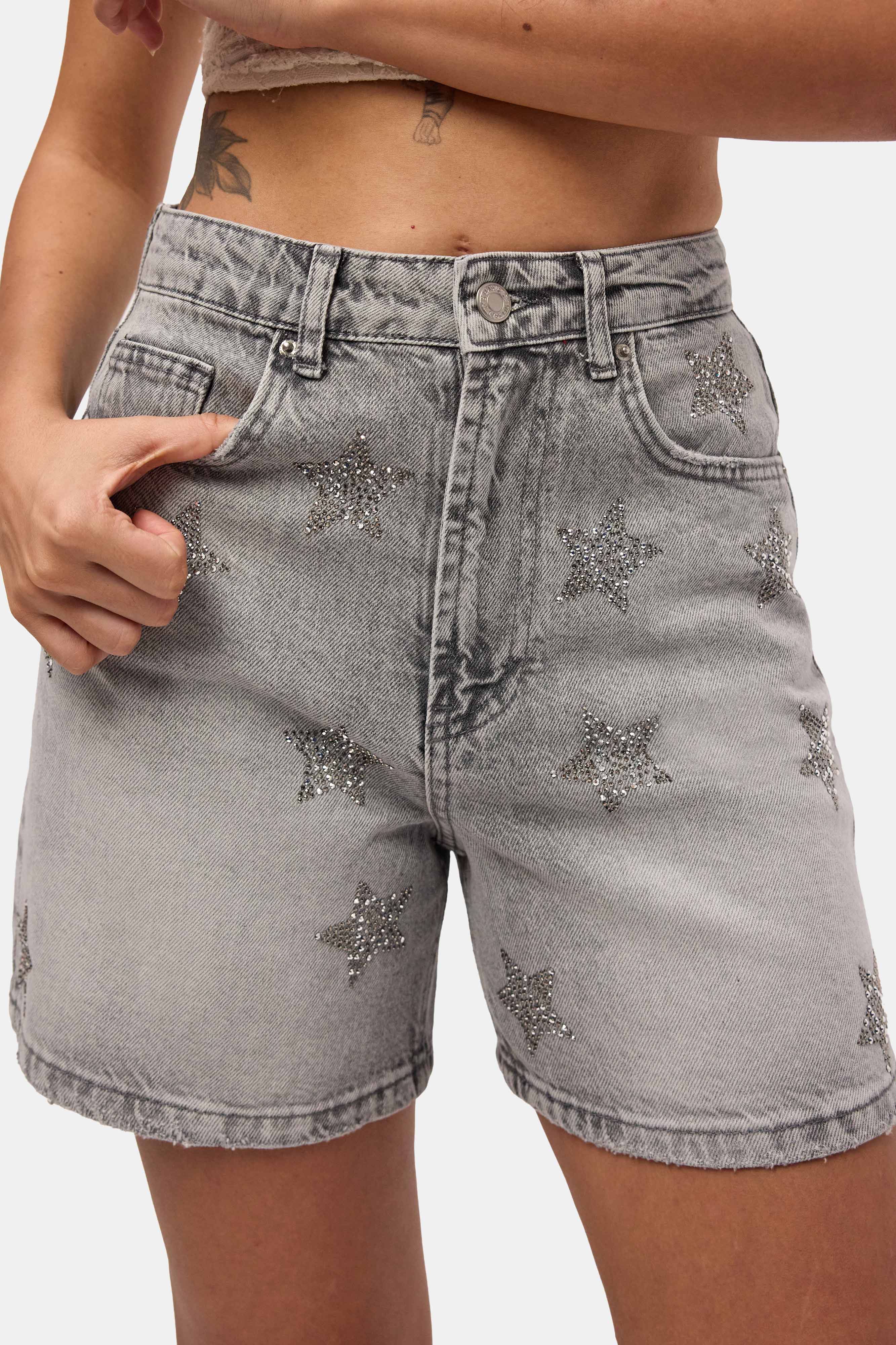 Women's Smoked T-4s6-12 Mom Relax Star Detail Design Denim Shorts