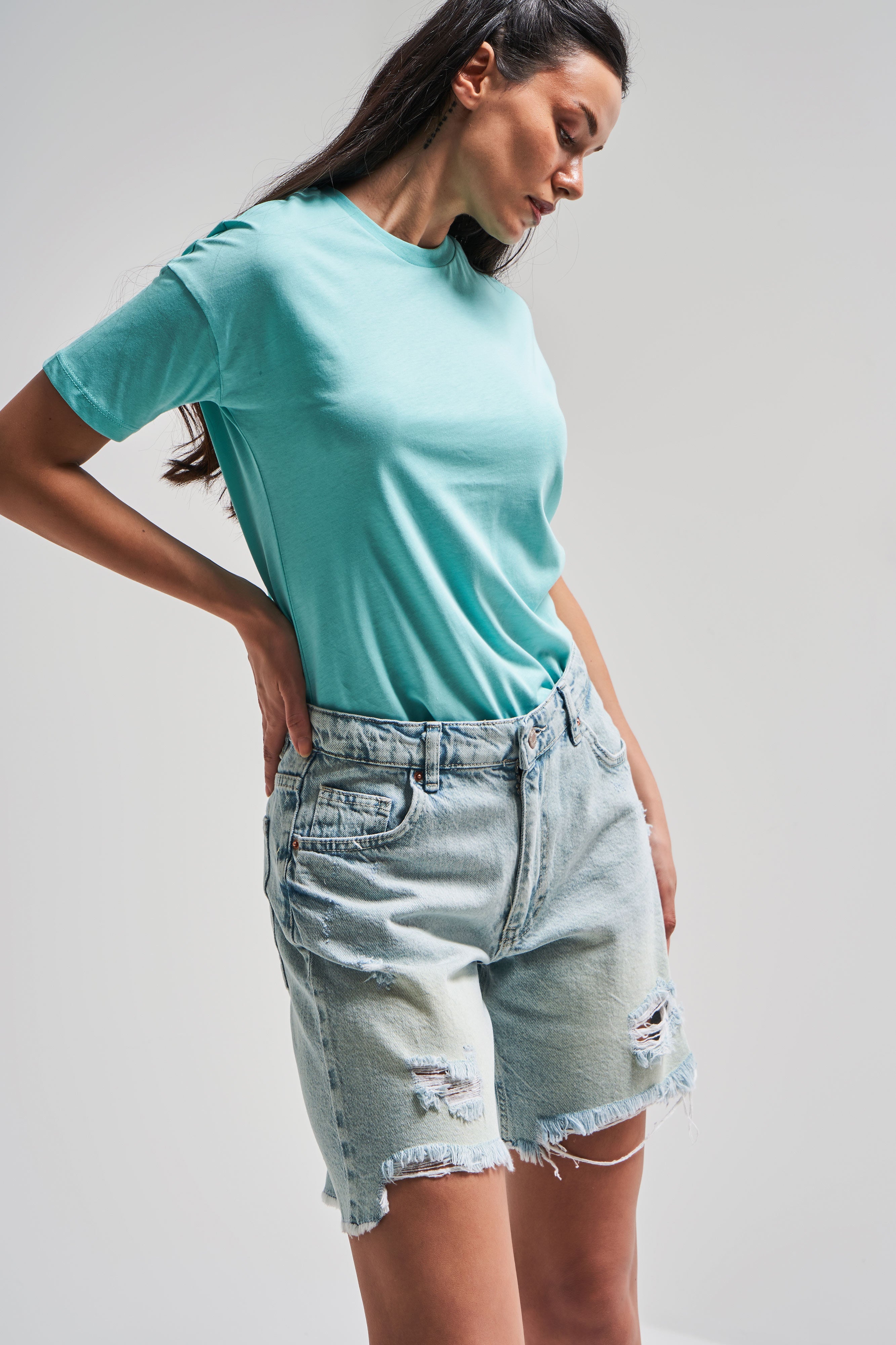 Kadın G.Kot Rengi 12s5-80 Midi Boy Yırtık Detaylı %100 Koton Denim Şort