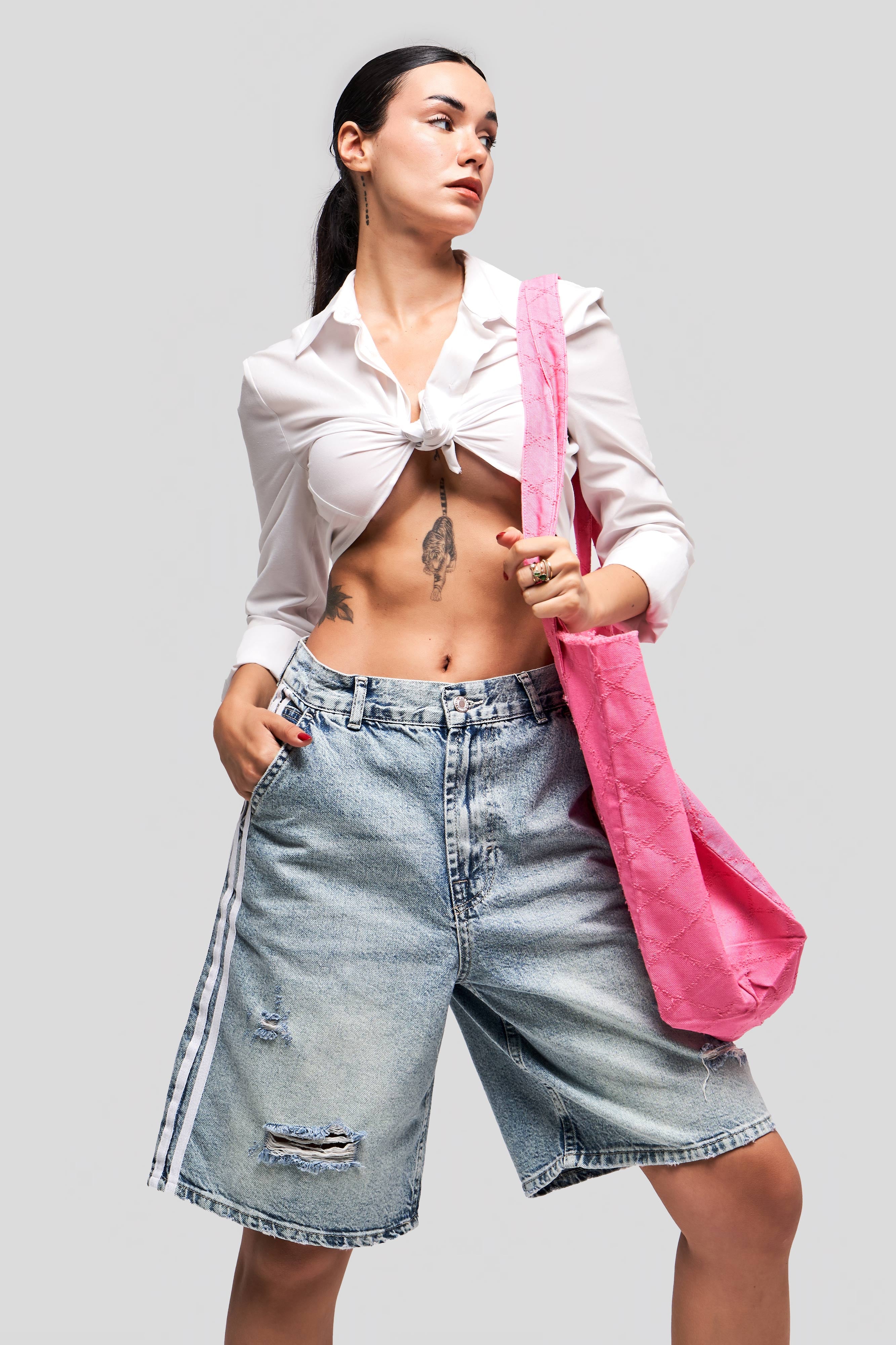 Женские джинсовые шорты Greenkest Denim Color с боковыми полосками и отделкой, длина миди
