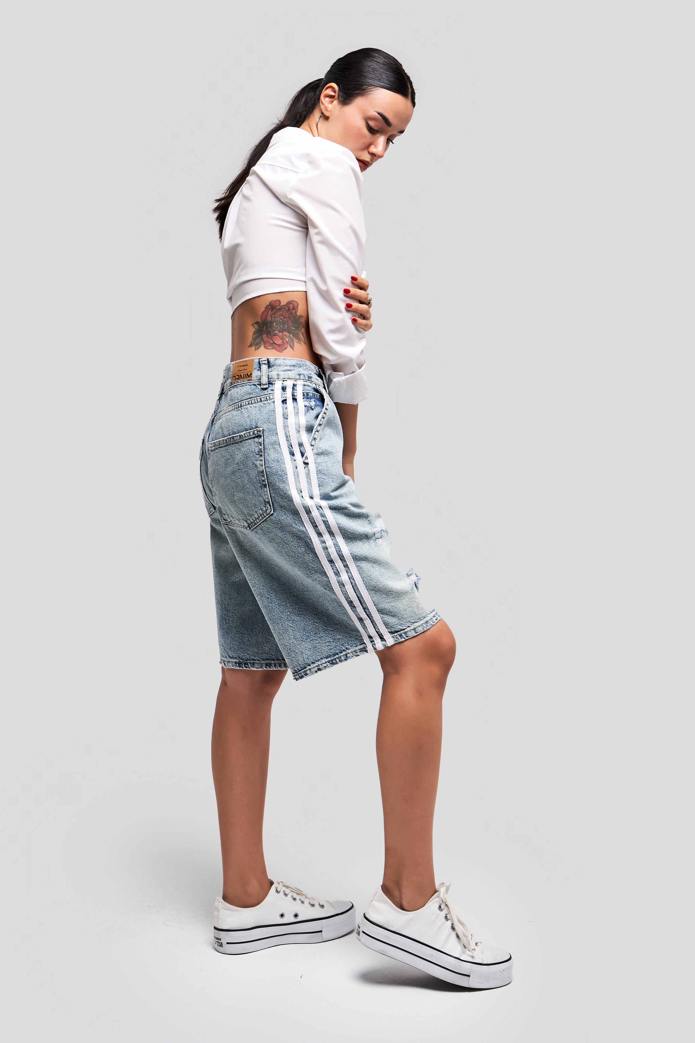 Женские джинсовые шорты Greenkest Denim Color с боковыми полосками и отделкой, длина миди