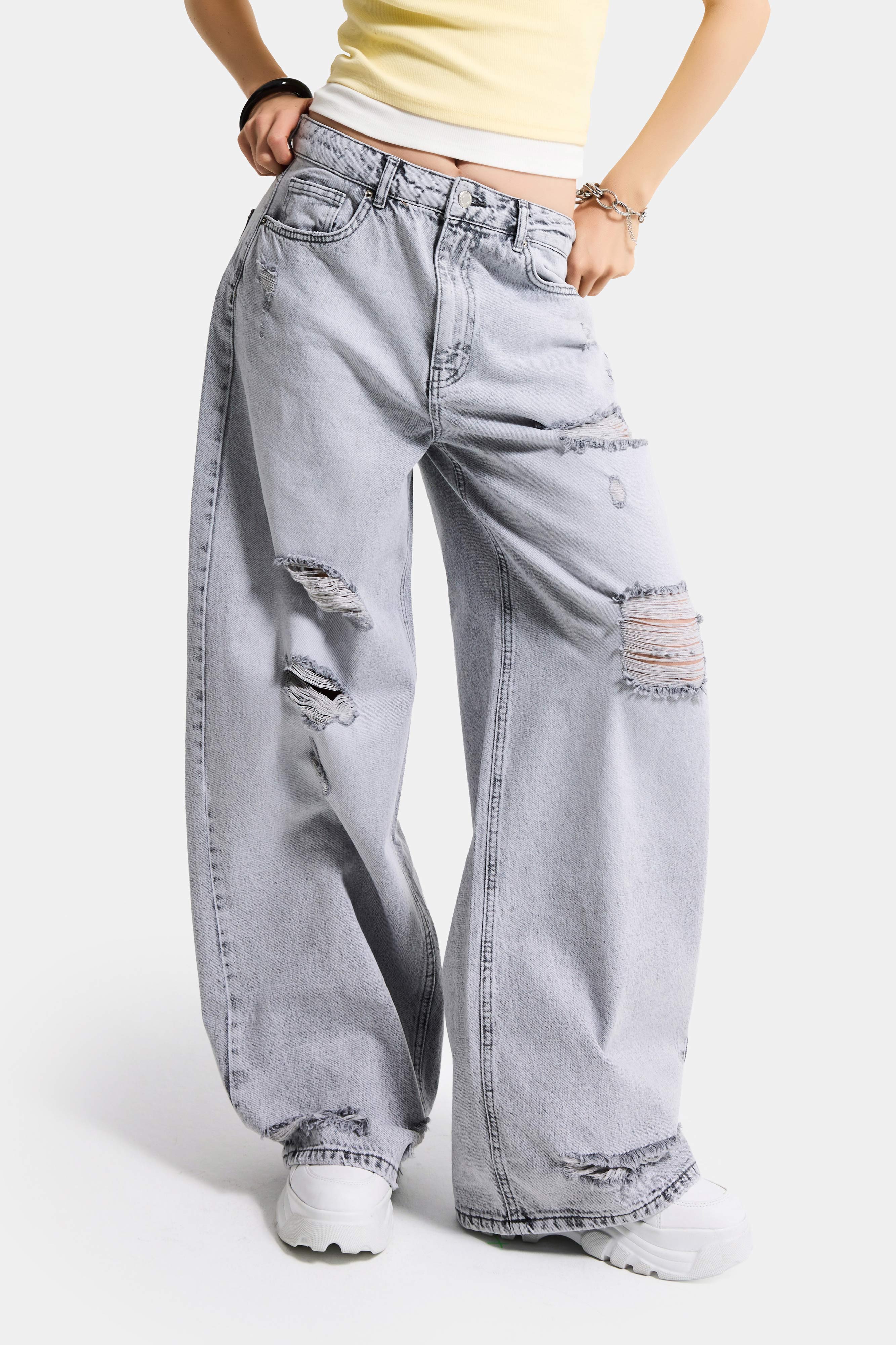 Kadın Gri 12s6-12 Süper Baggy Fit Yırtık ve Nakış Detaylı Özel Tasarım Denim Jean