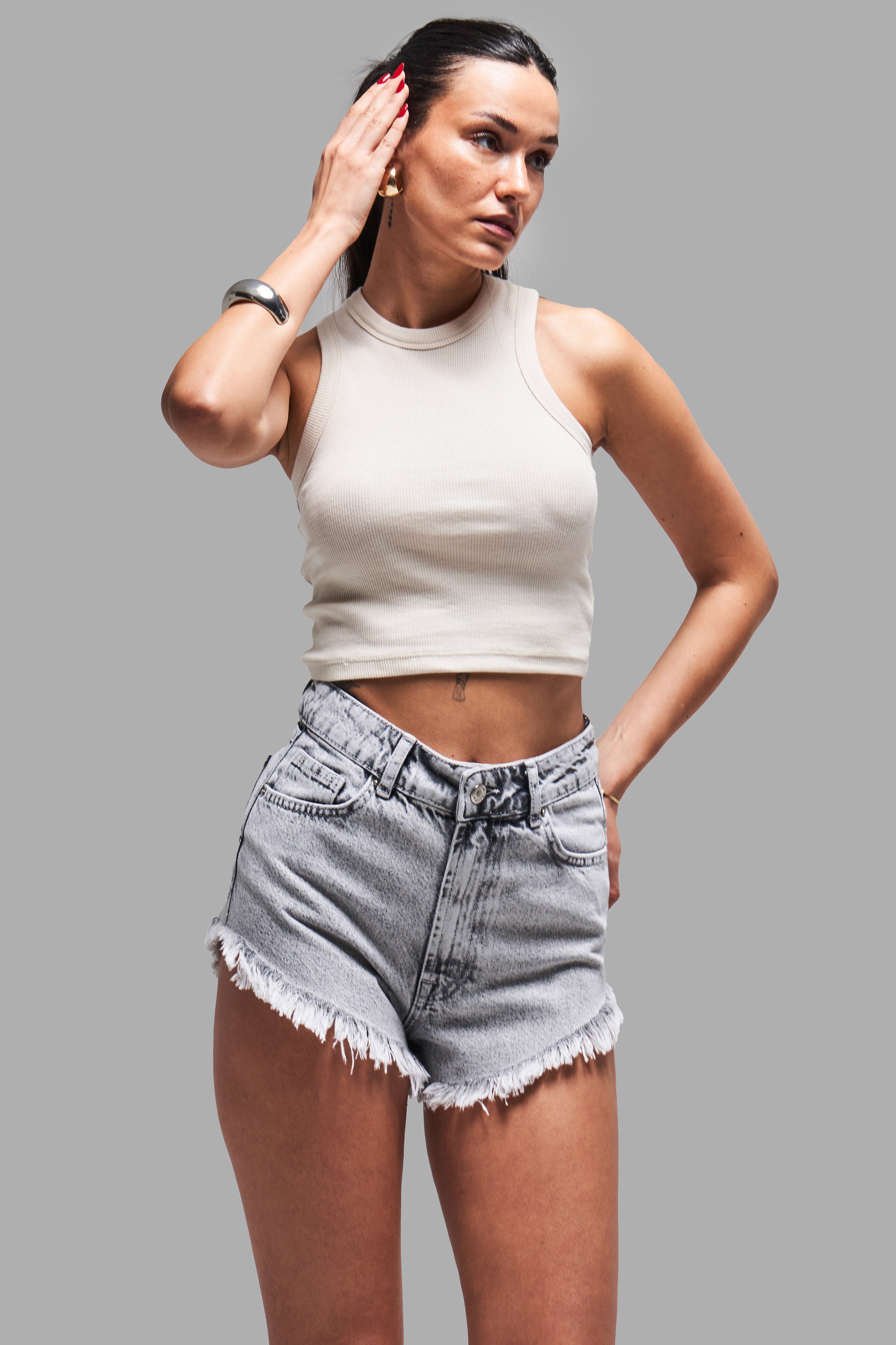 Kadın Gri Renk 3s5-12 %100 Koton Süper Mini Püsküllü Paça Denim Şort
