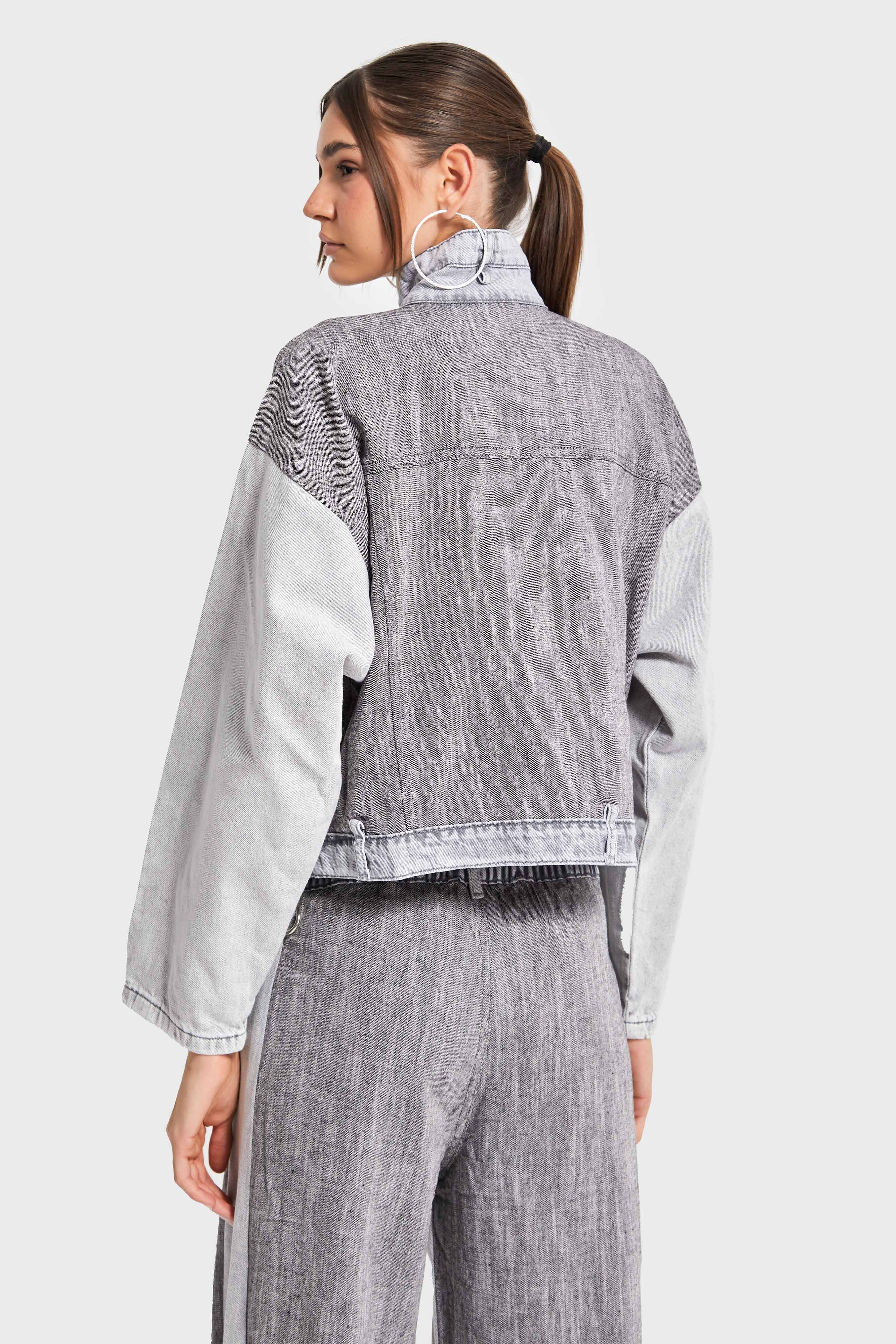Kadın Gri Renk Kumaş ve Denim Parçalı Aksesuar Detaylı Bol Kesim Özel Tasarım Denim Ceket