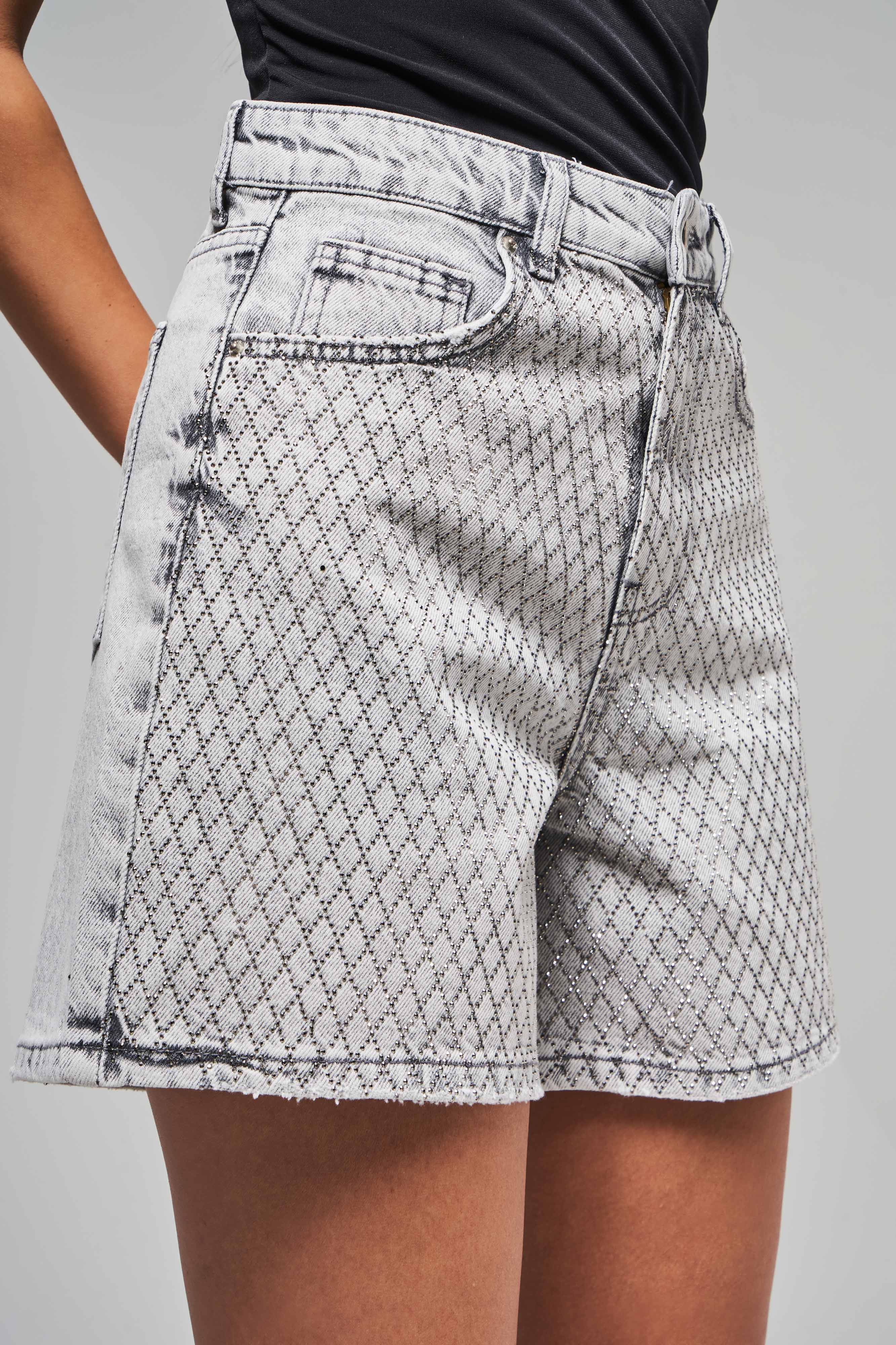 Kadın Gri Renk Diana T-4S5-12 Parlak Taşlı Mom Fit Midi Boy Tasarım %100 Koton Denim Şort