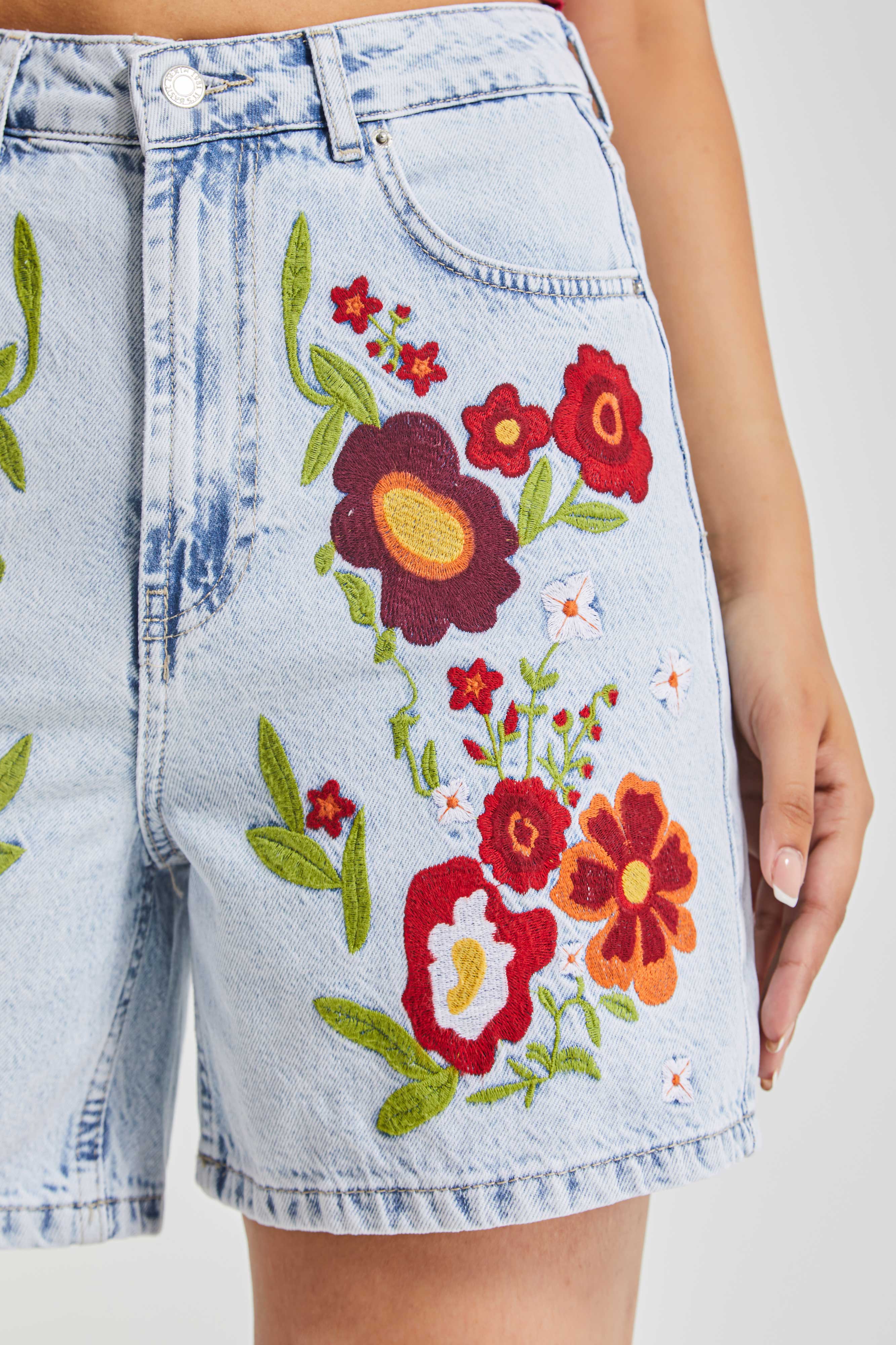 Женские джинсы Ice Jeans, цвет 3s5-3, красные, с цветочной вышивкой, длина миди, 100% хлопок, свободный крой, джинсовые шорты