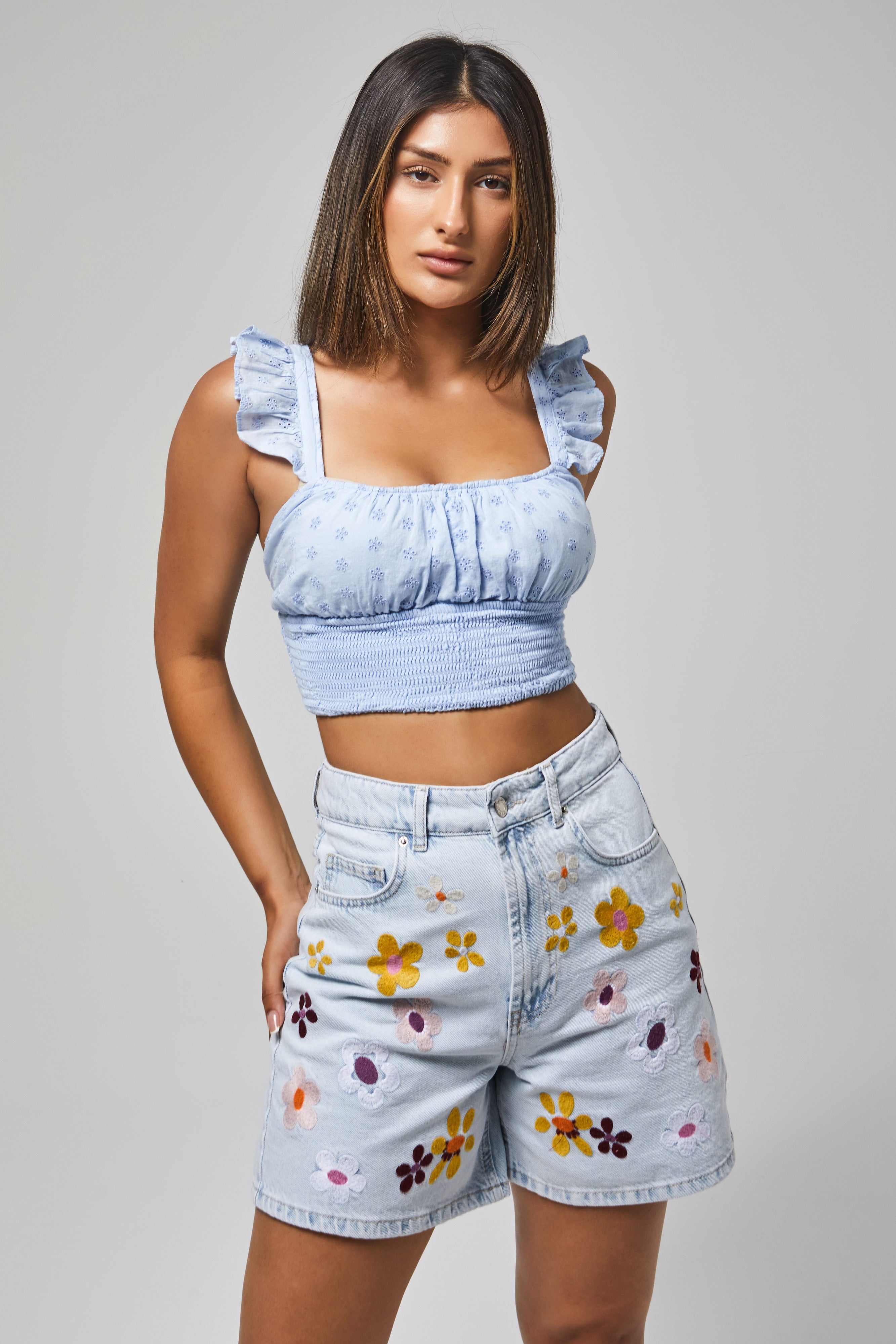 Dames Ice Jeans Kleur 3s5-3 Kleurrijke bloemen geborduurde midi-lengte relaxte snit 100% katoenen design denim shorts