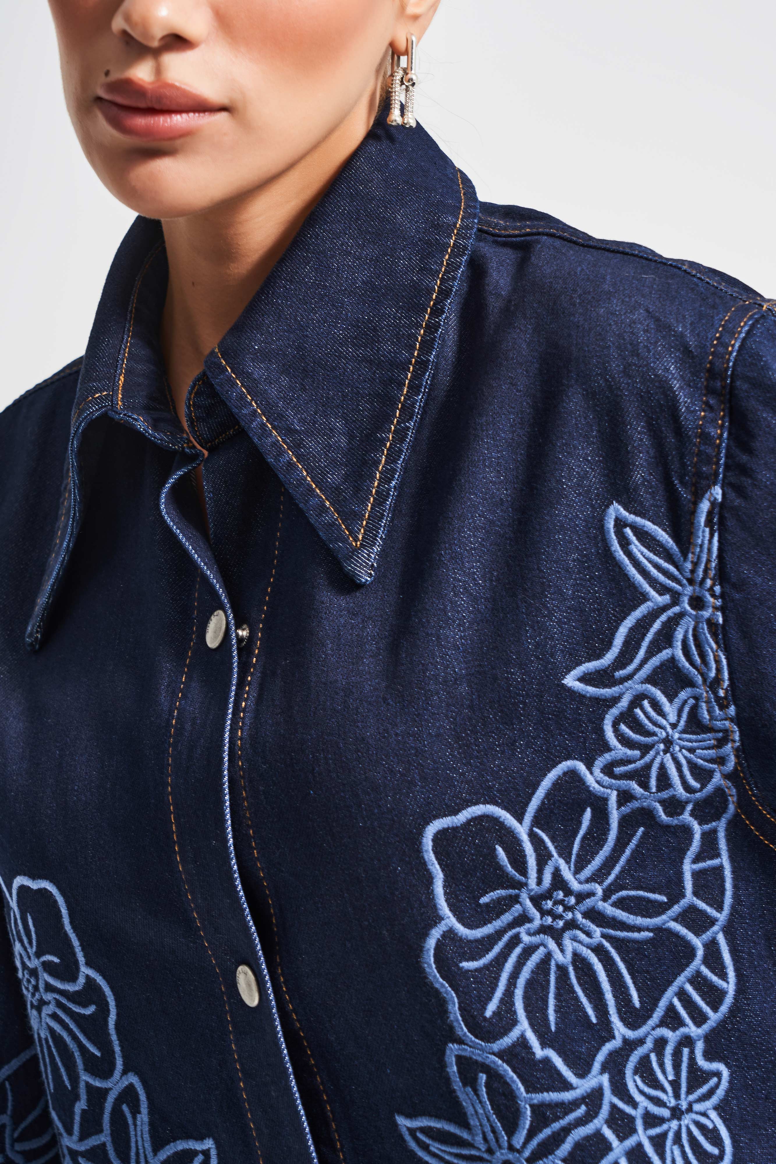 Kadın İndigo Mavi Renk 7w5-50 Oversize Çiçek Nakışlı Özel Tasarım Denim Gömlek Ceket