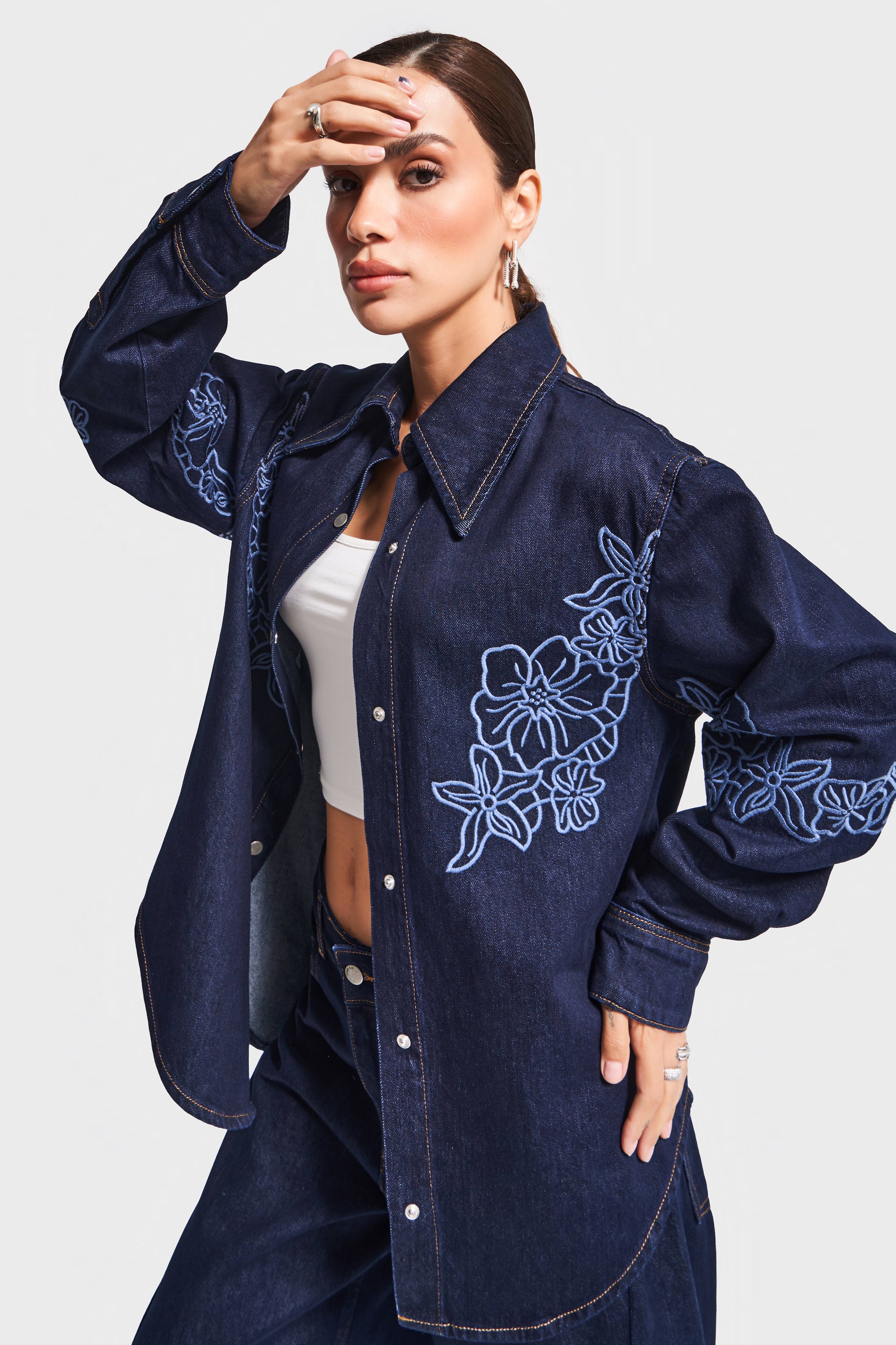 Kadın İndigo Mavi Renk 7w5-50 Oversize Çiçek Nakışlı Özel Tasarım Denim Gömlek Ceket