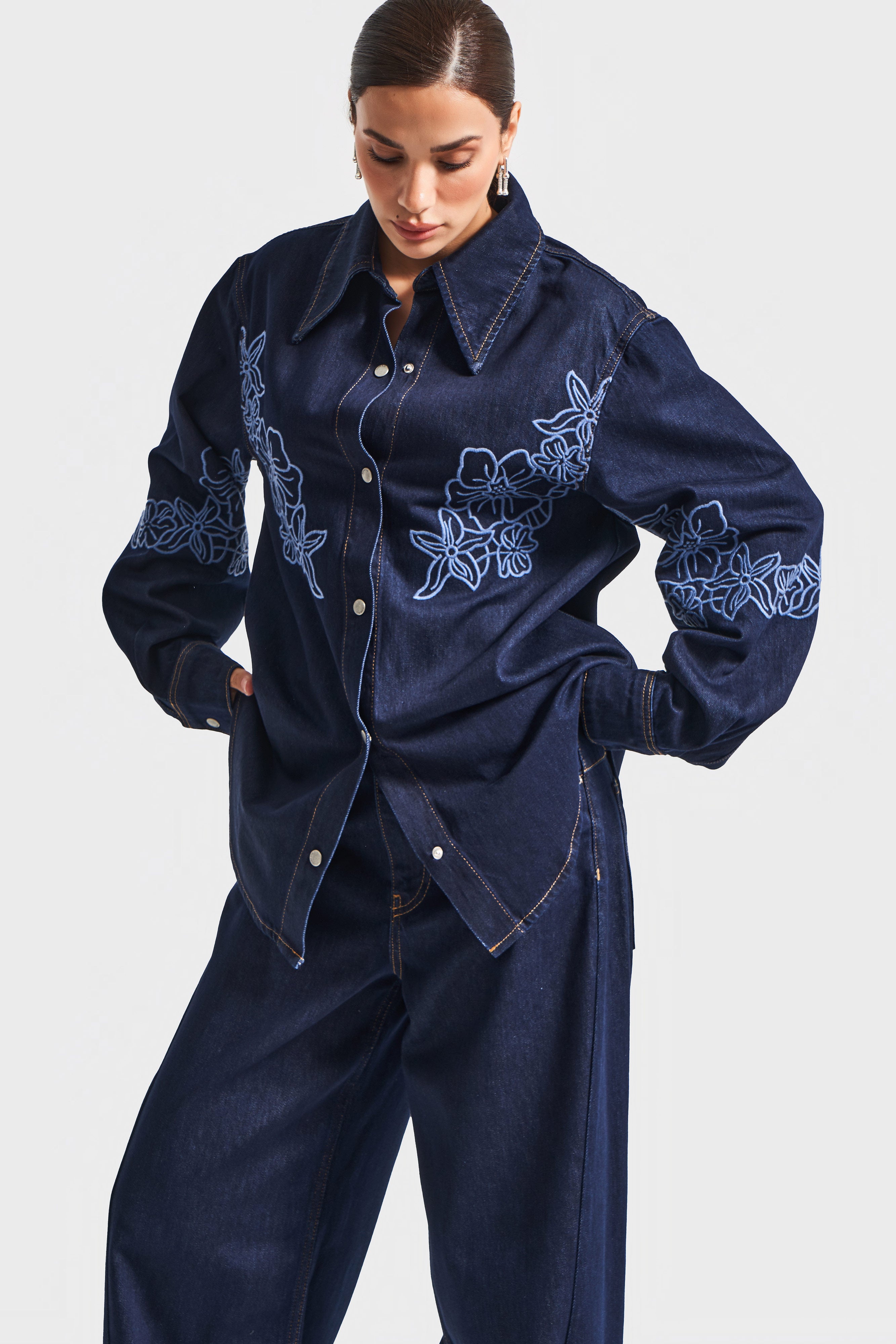 Kadın İndigo Mavi Renk 7w5-50 Oversize Çiçek Nakışlı Özel Tasarım Denim Gömlek Ceket