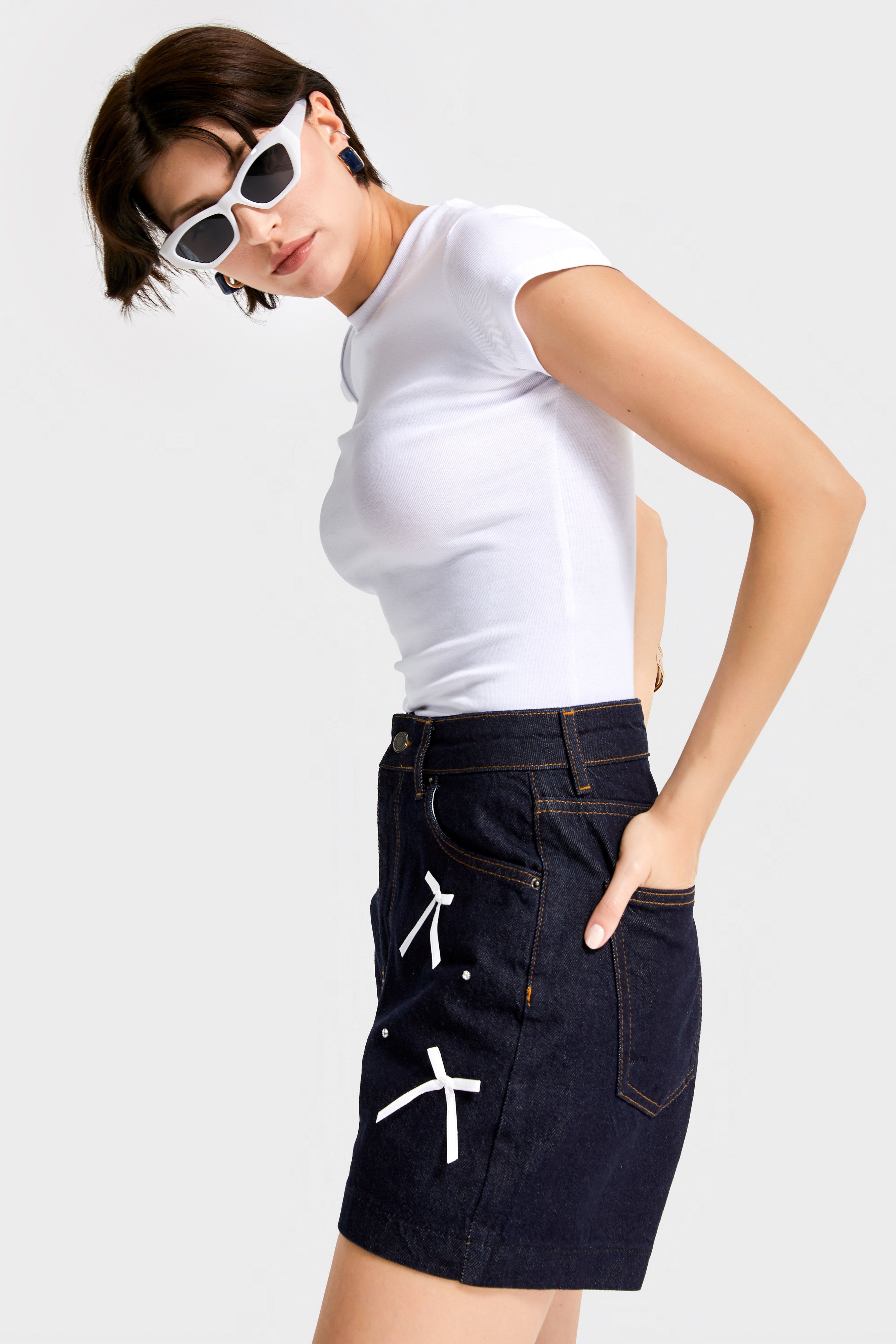 Kadın İndigo Renk 7s5-35 Midi Boy Fiyonk Detaylı %100 Koton Yüksek Bel Tasarım Denim Şort