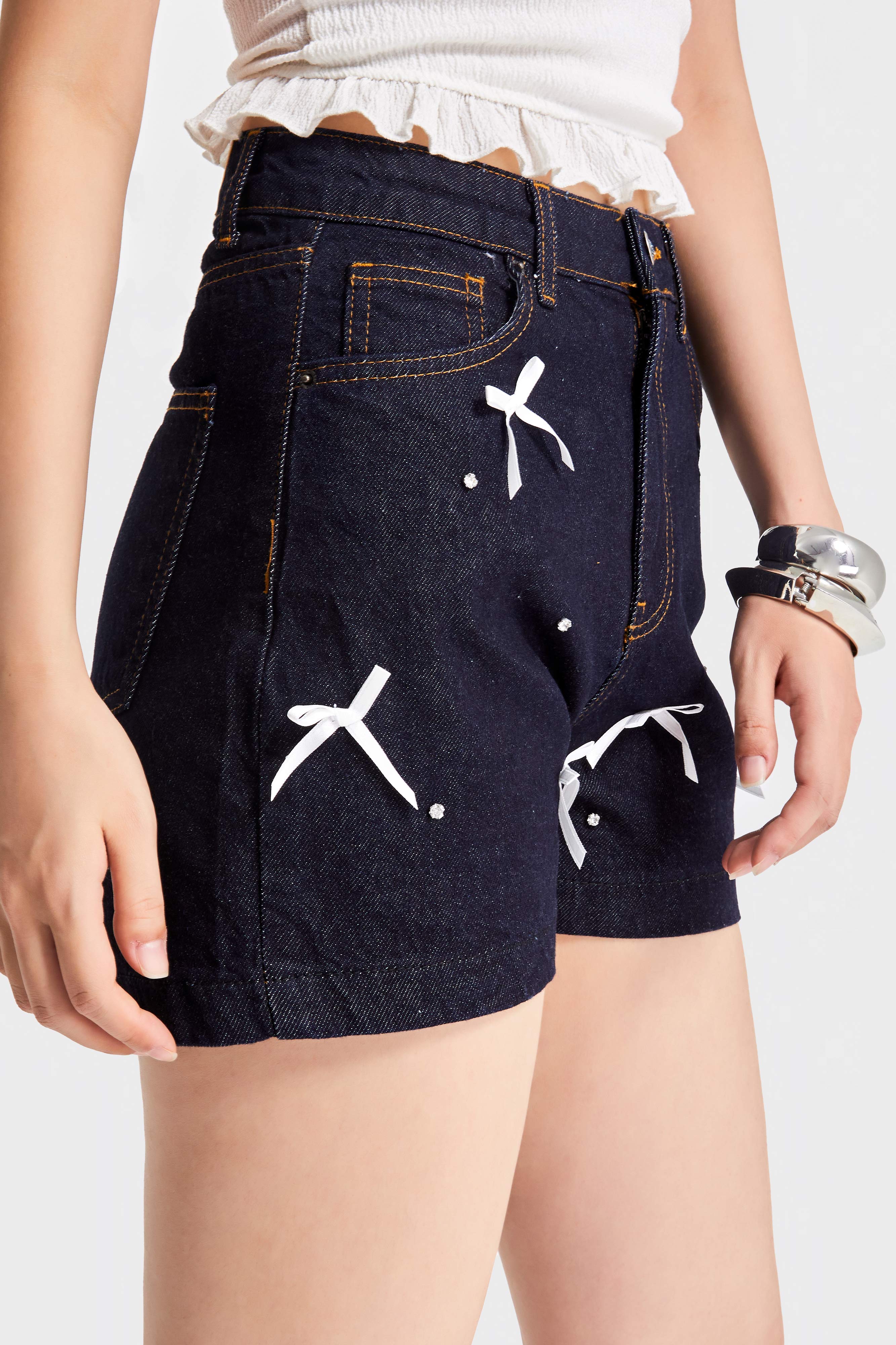 Kadın İndigo Renk 7s5-35 Midi Boy Fiyonk Detaylı %100 Koton Yüksek Bel Tasarım Denim Şort
