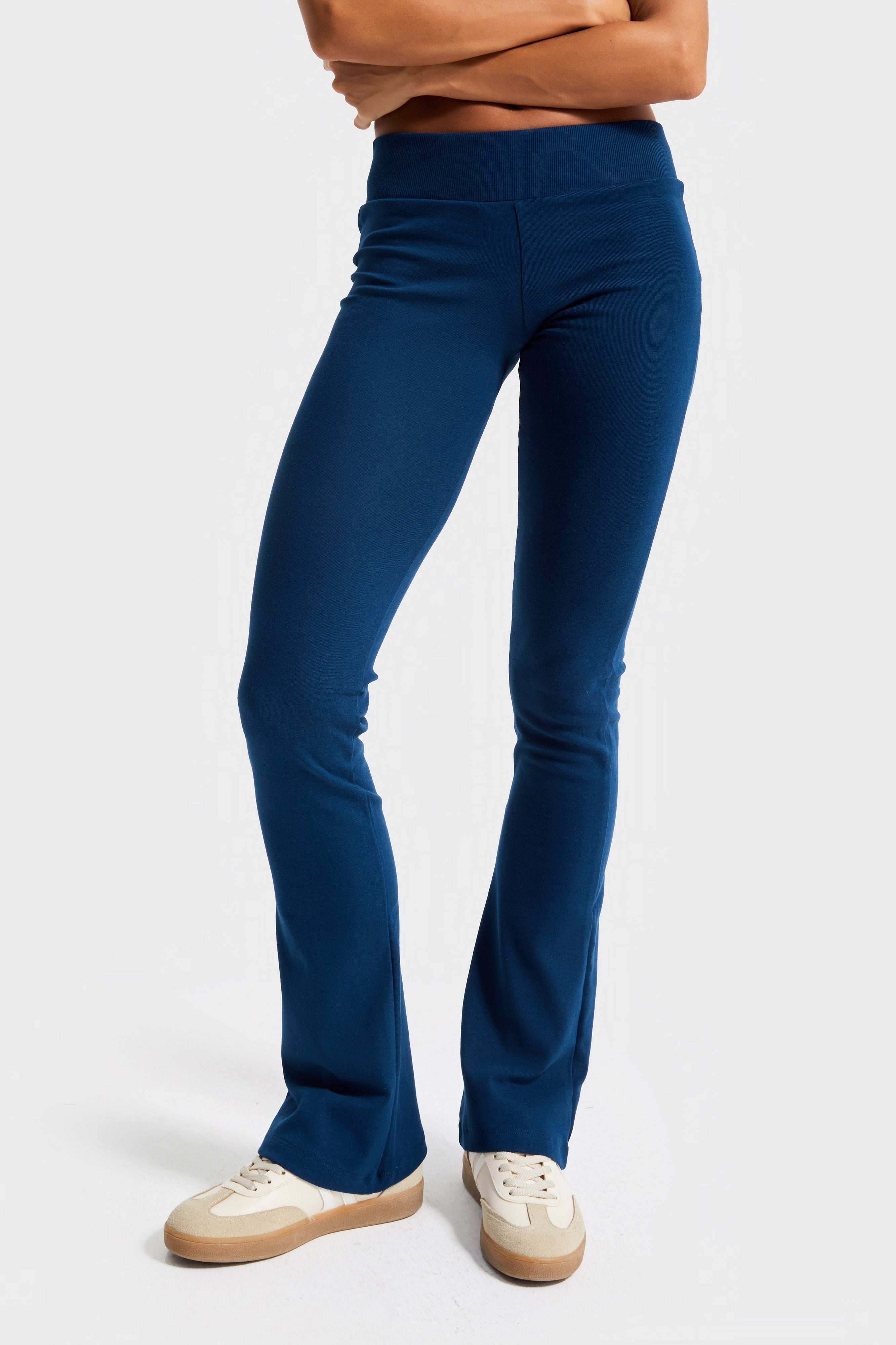 Женские брюки-клеш из суперэластичной ткани цвета индиго S5-53