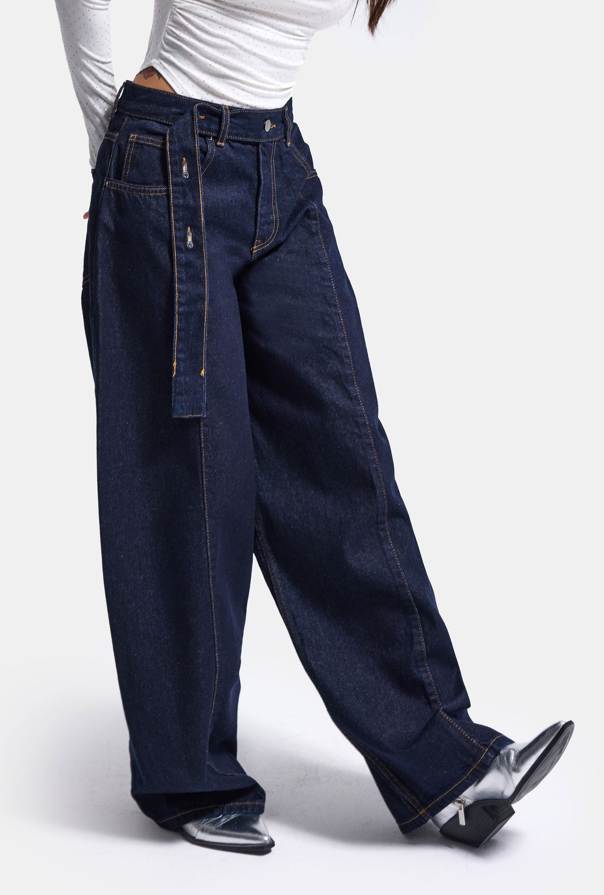 Kadın İndigo Selvedge 7w6-50 Barrel Fit Kemer Detaylı Denim Jean
