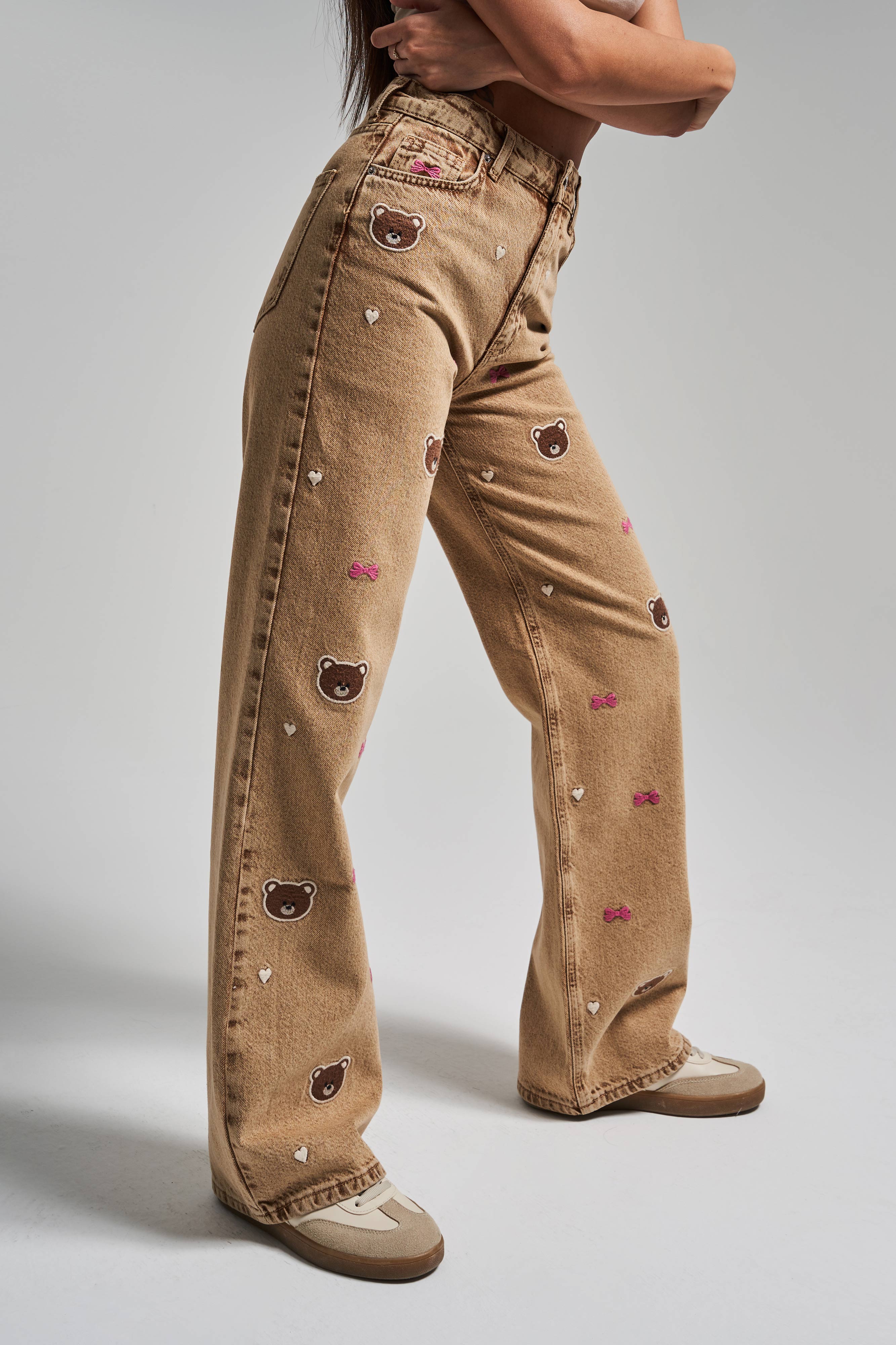 Kadın Kahverengi 3s5-76 Ayıcık Nakışlı Straight Fit Yüksek Bel İç Boy 80cm Tasarım Denim Jean