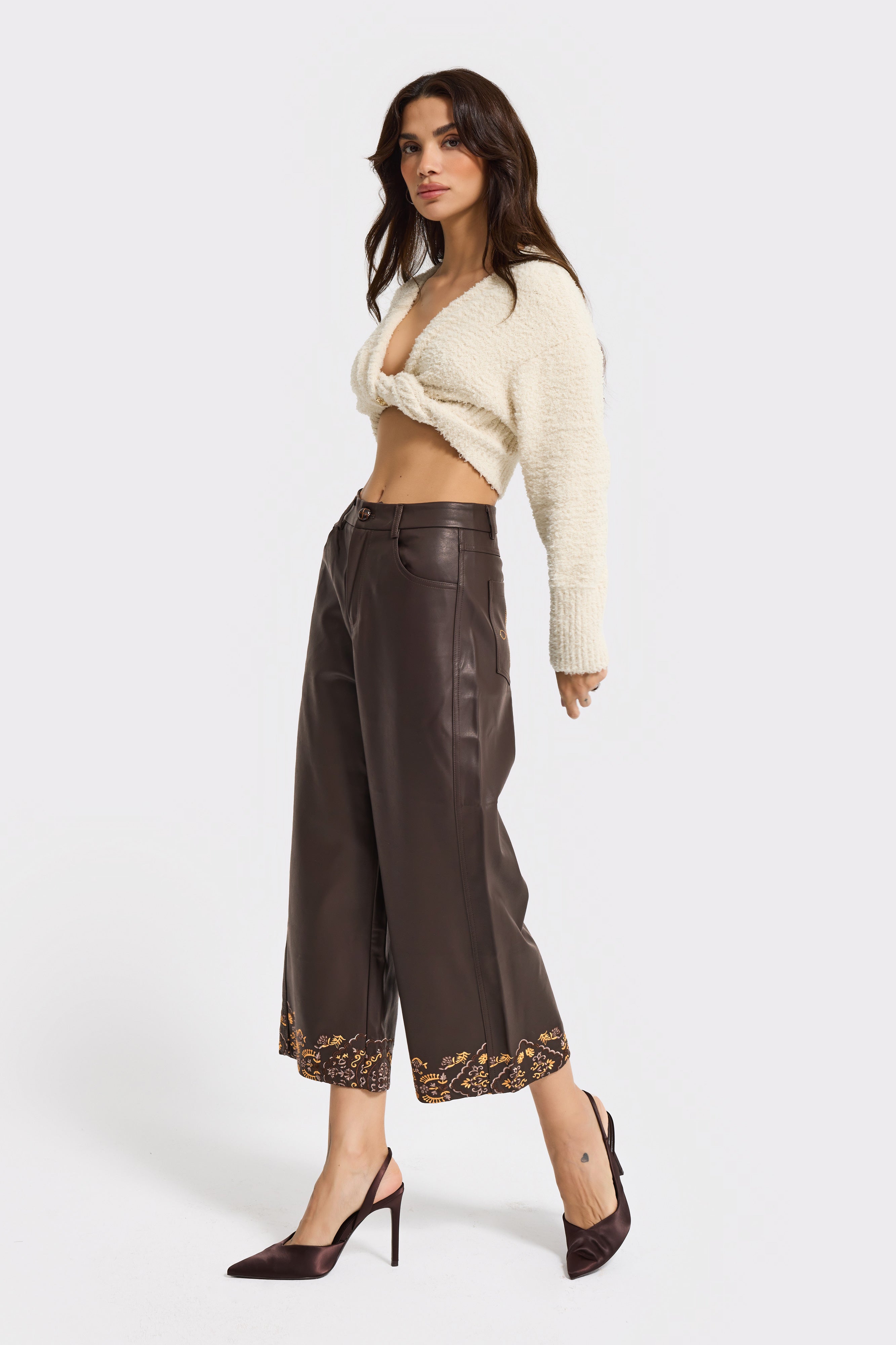 Kadın Acı Kahve Paçası Nakış Detaylı Özel Tasarım Suni Deri Pantolon