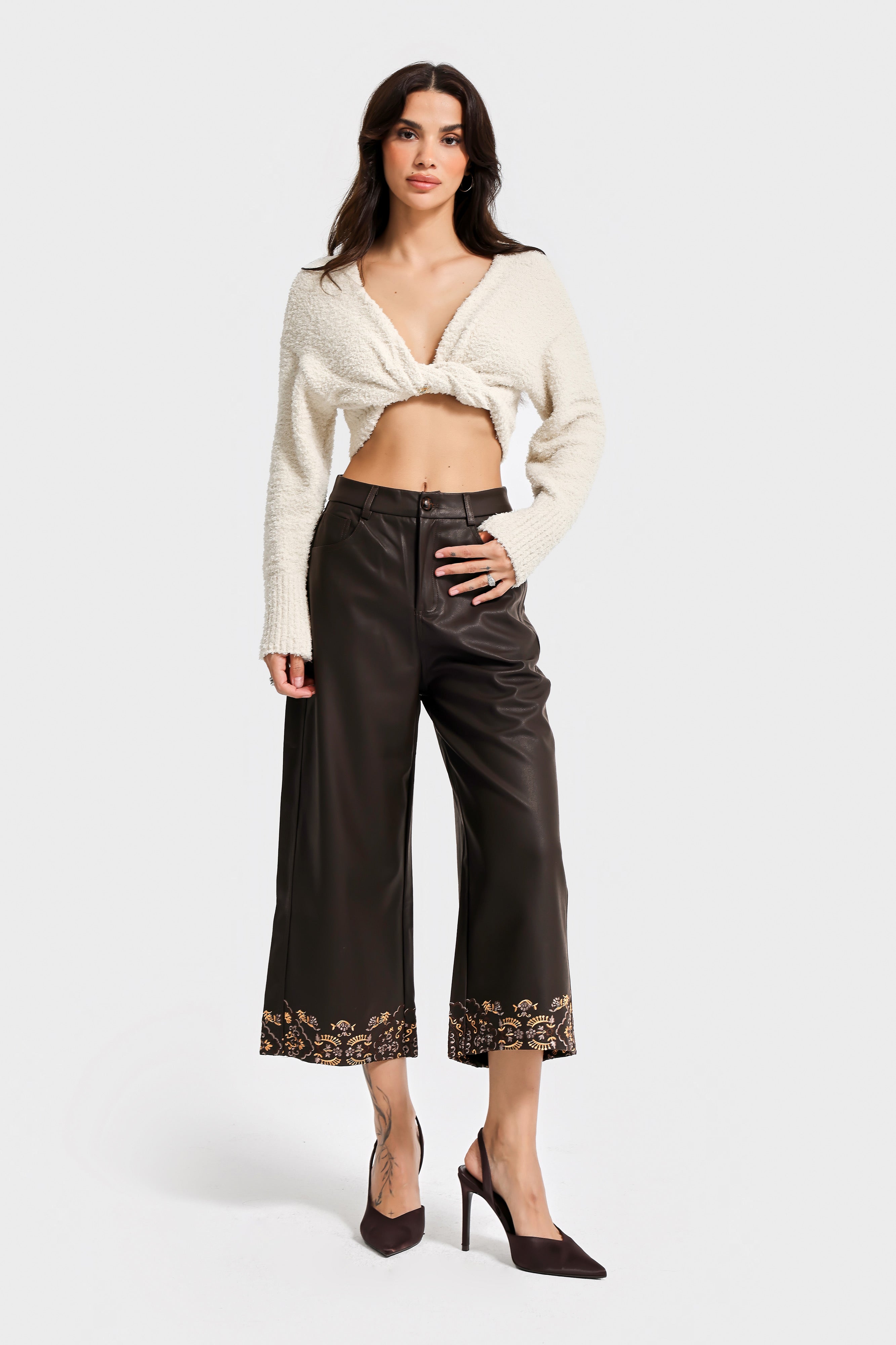 Kadın Acı Kahve Paçası Nakış Detaylı Özel Tasarım Suni Deri Pantolon
