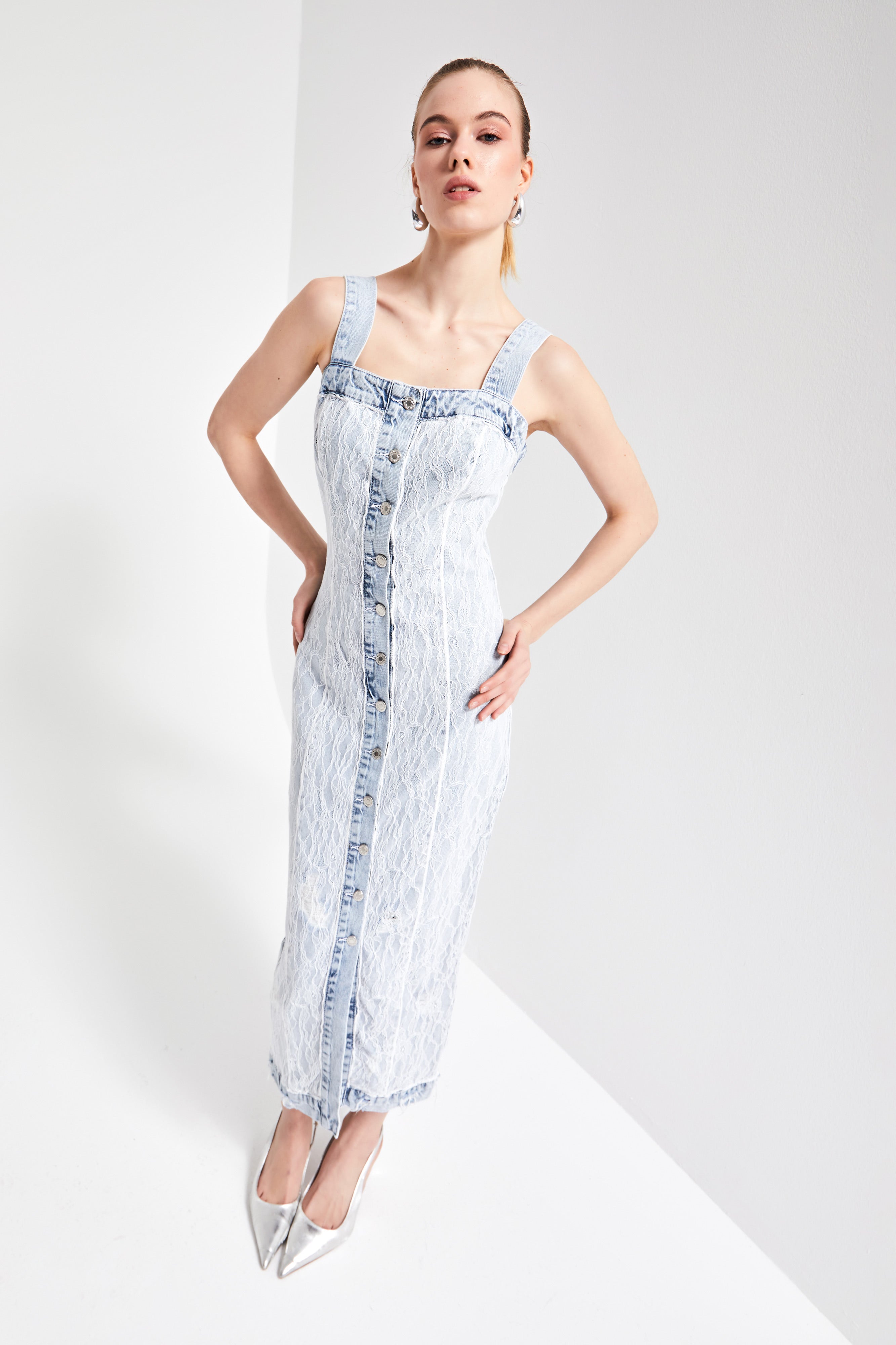 Kadın Kot Rengi 11S5-3 Dantelli Önü Düğmeli Tasarım Askılı Maxi Boy Denim Elbise