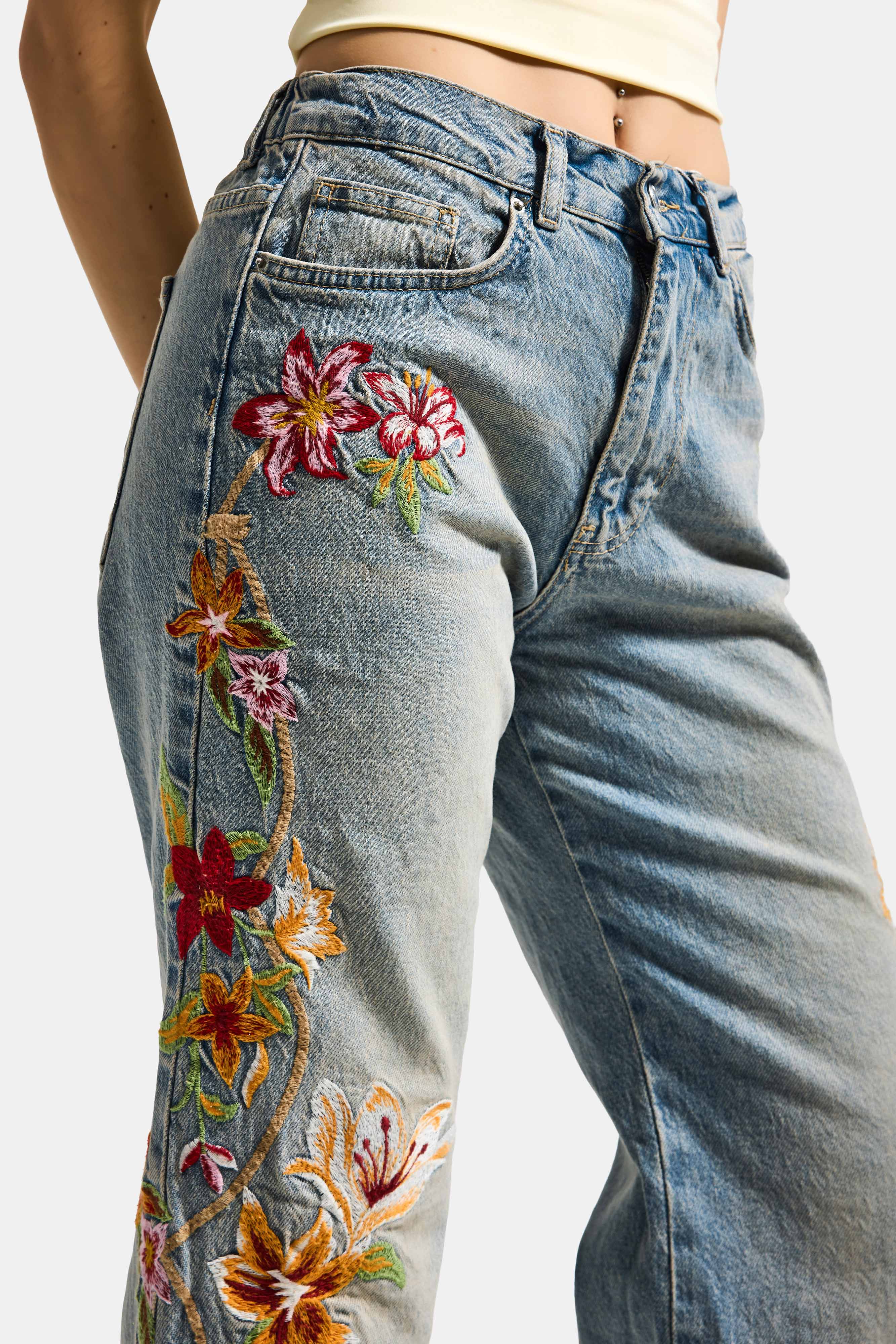 Kadın Kot Rengi 4s6-32 Flare Fit Beli Lastikli Özel Çiçek Desen Nakışlı Tasarım Denim Jean