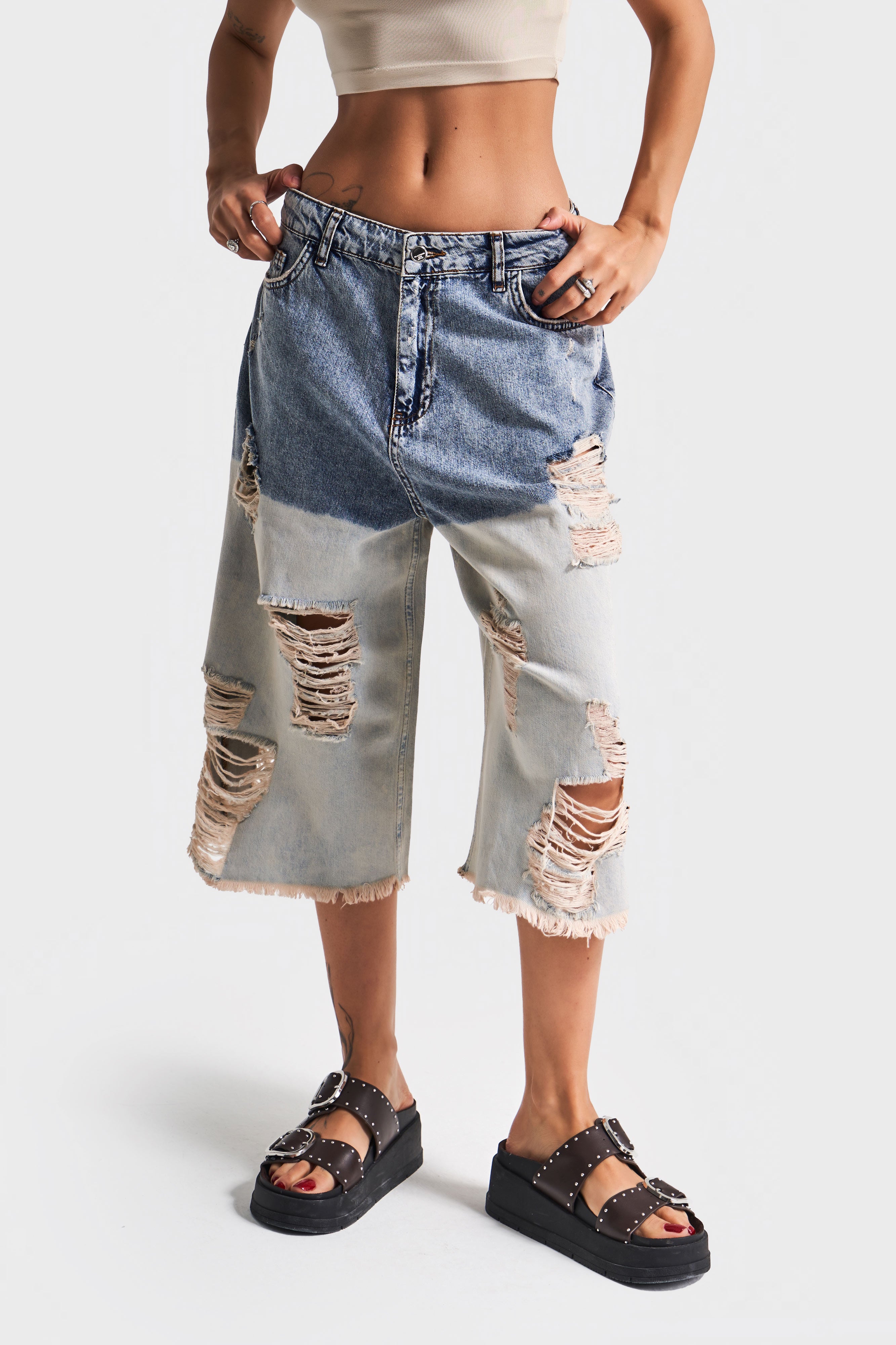 Kadın Kot Rengi Çift Renk Yırtık Detaylı Maxi Boy %100 Koton Tasarım Denim Bermuda Şort