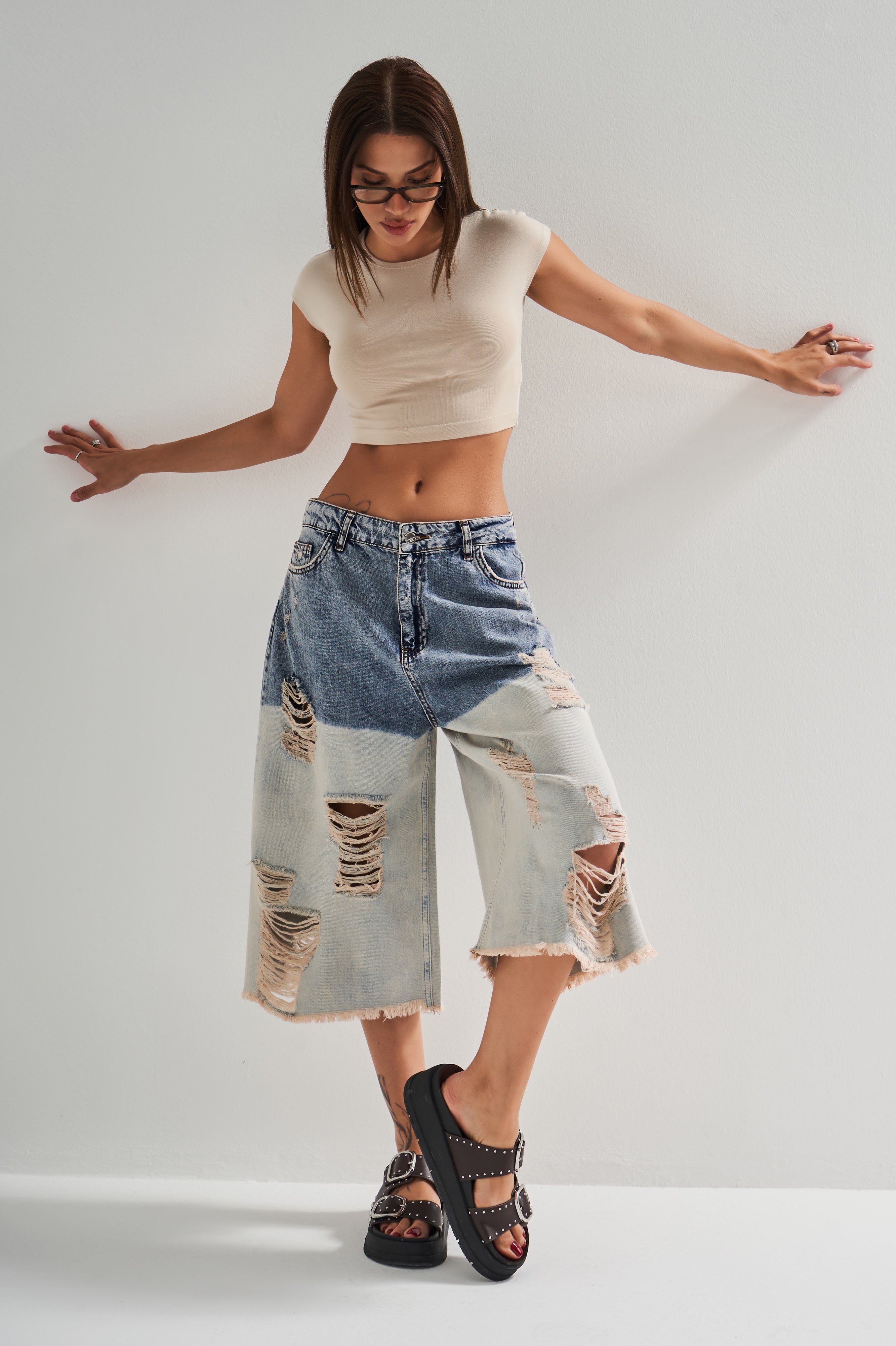 Kadın Kot Rengi Çift Renk Yırtık Detaylı Maxi Boy %100 Koton Tasarım Denim Bermuda Şort