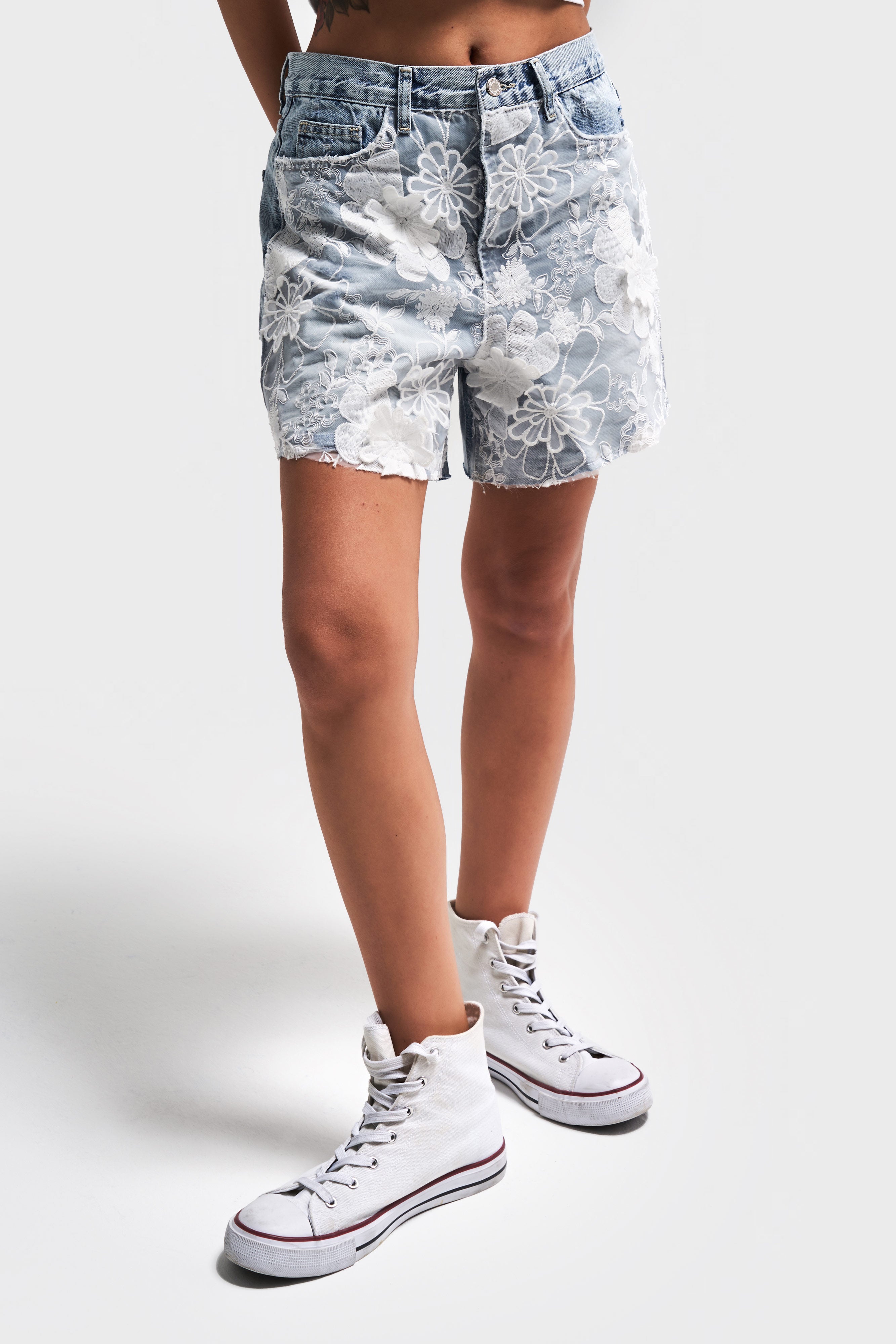 Dames denim kleur D1-12s5-3 kant tule gedetailleerde bloem geborduurd rechte pasvorm 100% katoen ontwerp denim shorts