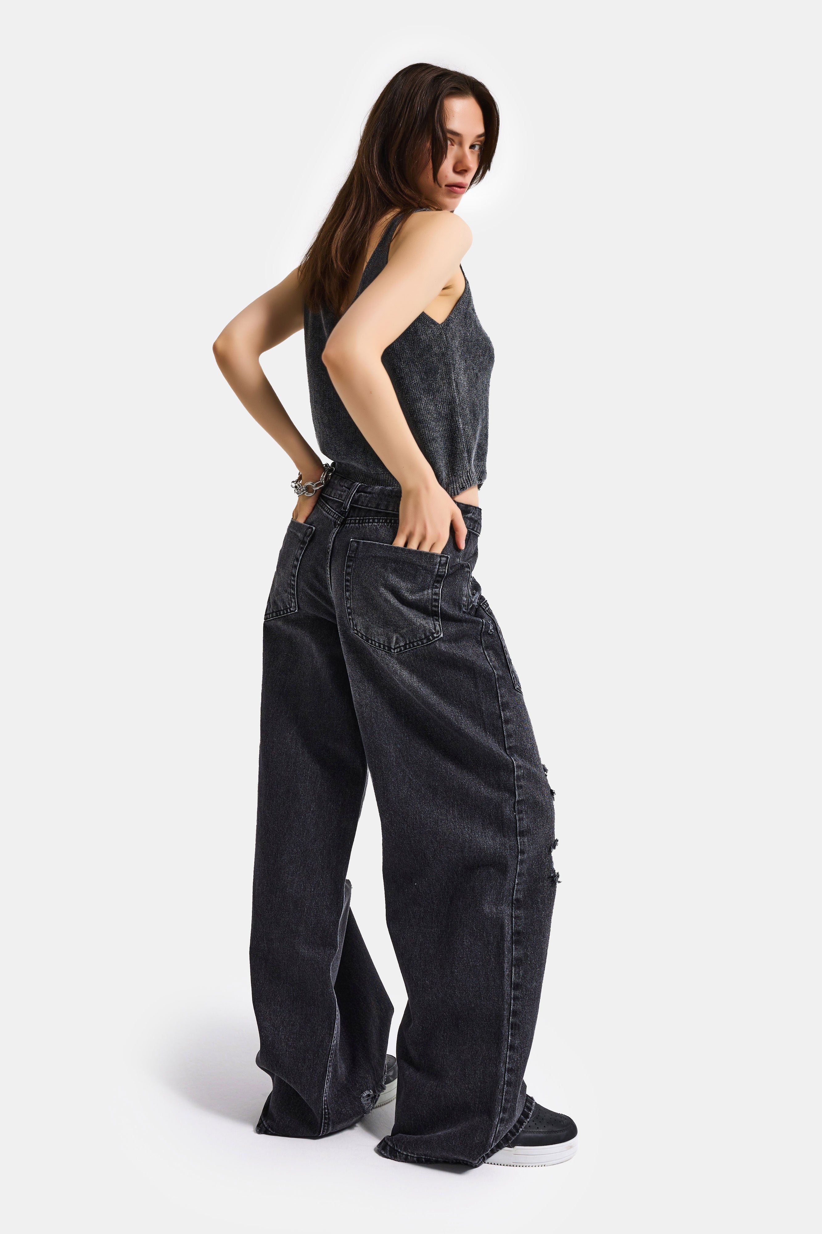Kadın Koyu Füme 10s6-1 Süper Baggy Kemer ve Yırtık Detaylı Özel Tasarım Denim Jean