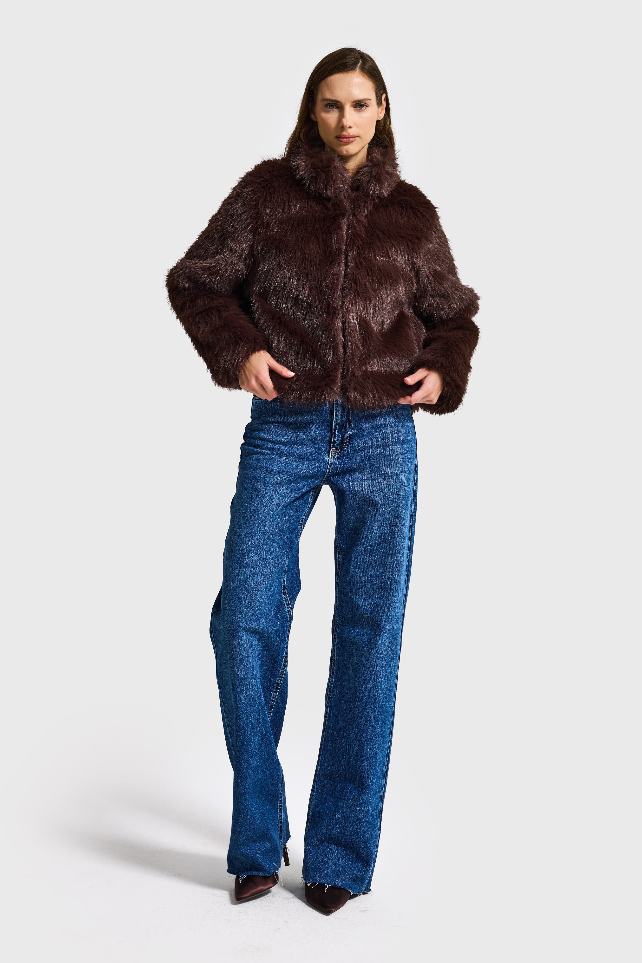 Kadın Koyu Kahve Crop Agraflı İçi Astarlı Peluşlu Kürk Mont