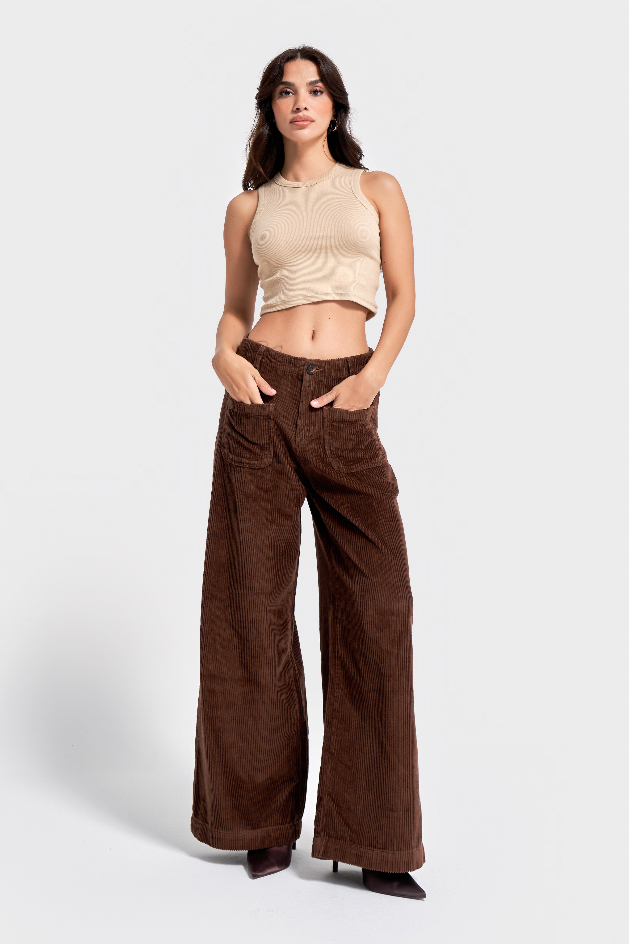 Kadın Koyu Kahve Renk 26w5-42 Palazzo Fit Cep Detaylı Kalın Fitilli Velvet Kadife Kumaş Pantolon