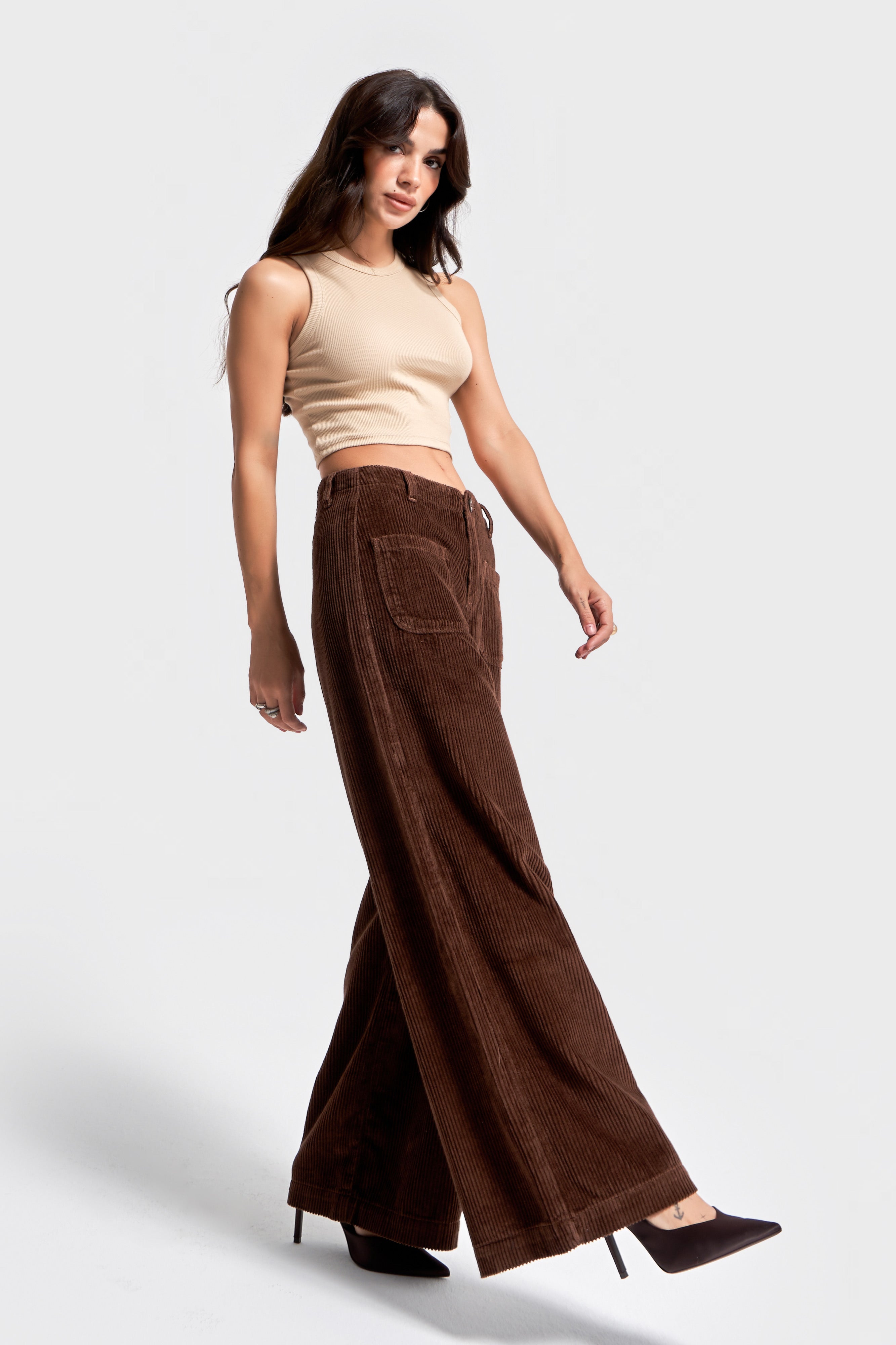 Kadın Koyu Kahve Renk 26w5-42 Palazzo Fit Cep Detaylı Kalın Fitilli Velvet Kadife Kumaş Pantolon