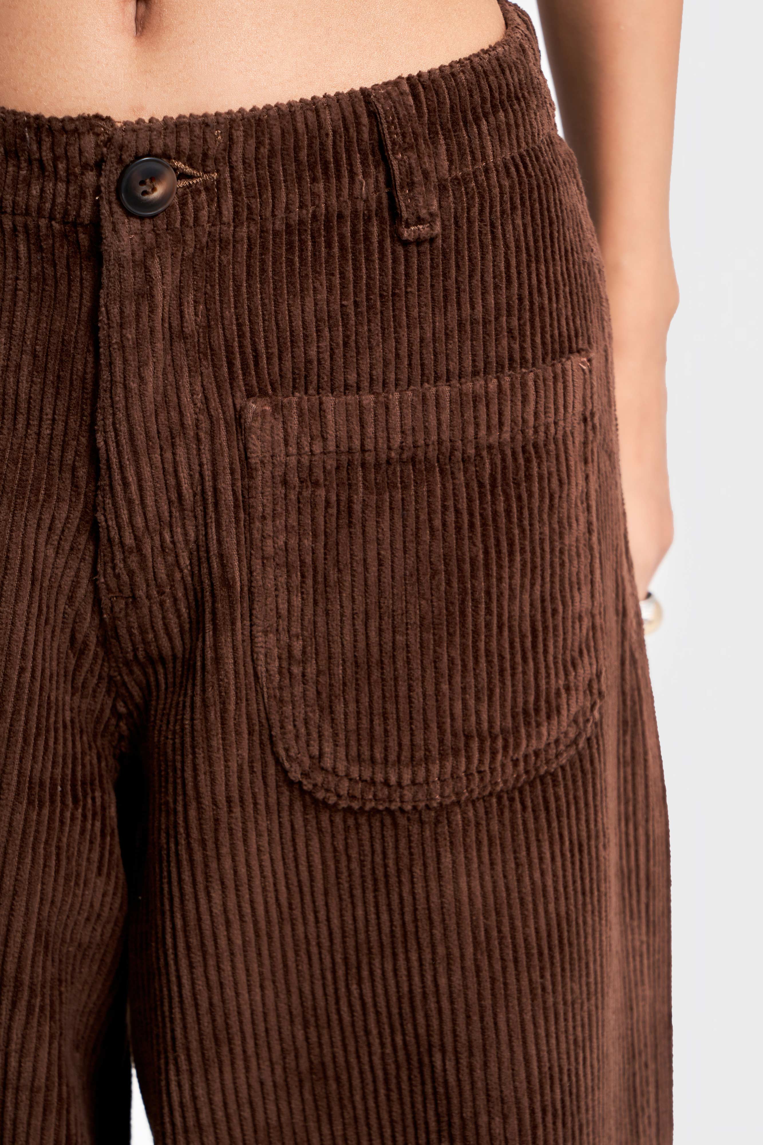 Kadın Koyu Kahve Renk 26w5-42 Palazzo Fit Cep Detaylı Kalın Fitilli Velvet Kadife Kumaş Pantolon