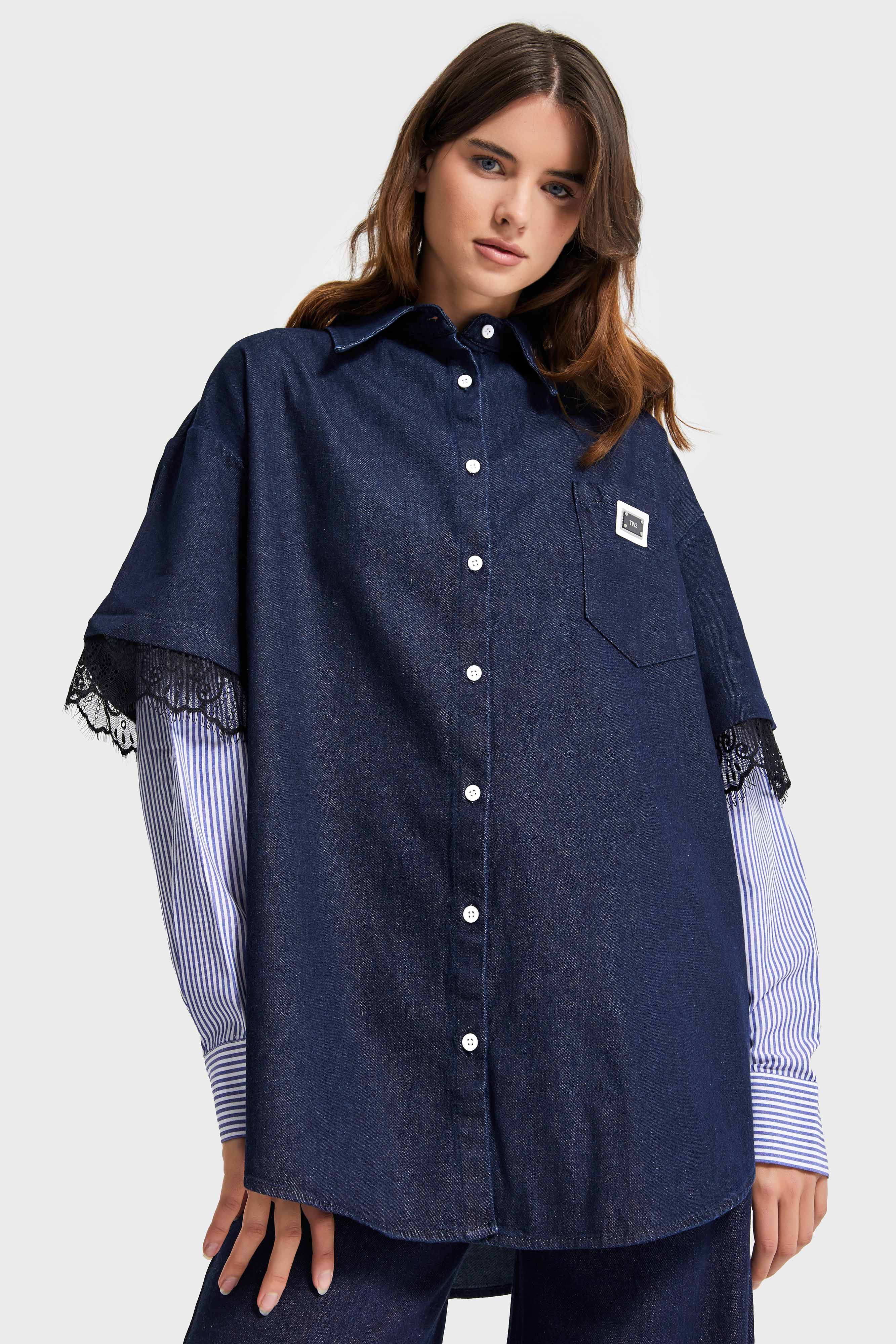 Kadın Koyu Kot Rengi Oversize Kol Detaylı Özel Tasarım Denim Gömlek