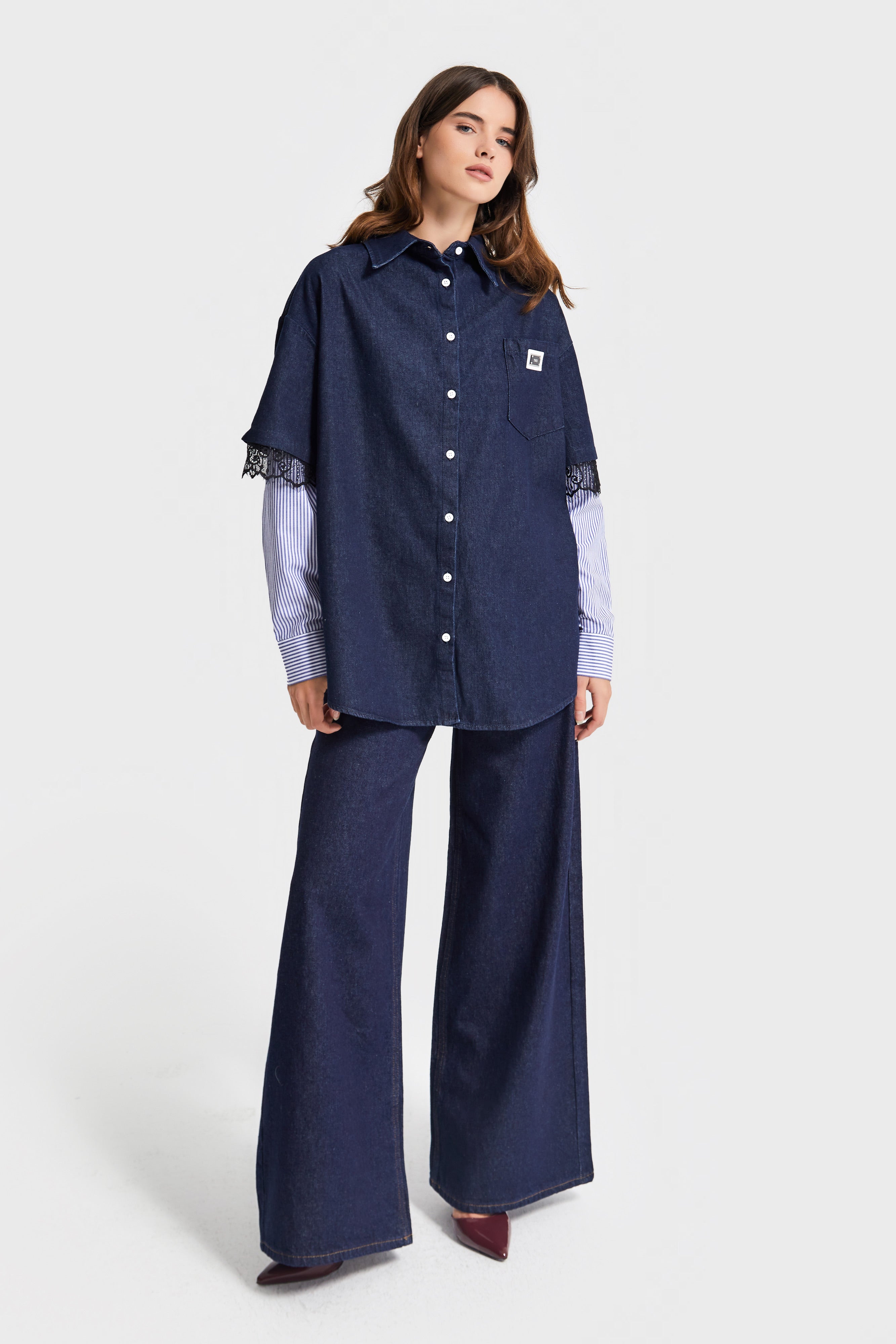 Kadın Koyu Kot Rengi Oversize Kol Detaylı Özel Tasarım Denim Gömlek