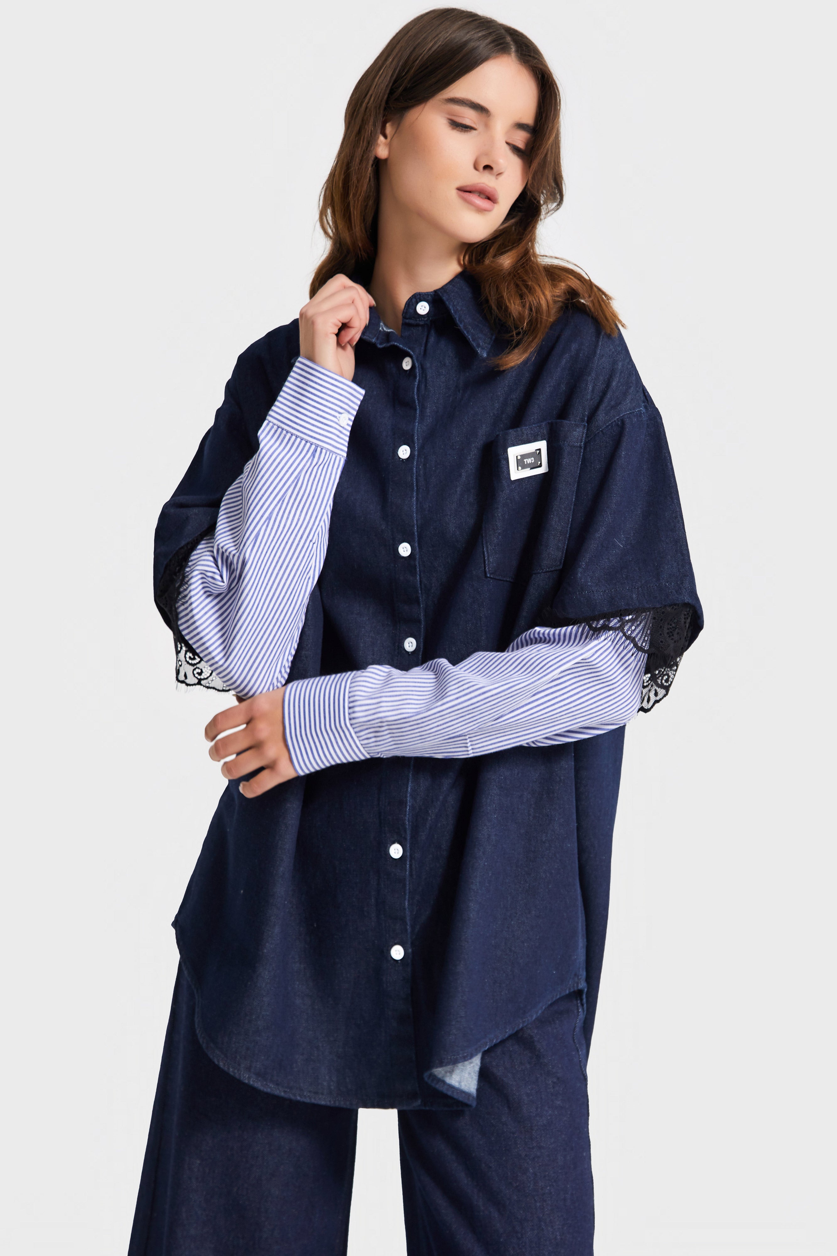 Kadın Koyu Kot Rengi Oversize Kol Detaylı Özel Tasarım Denim Gömlek