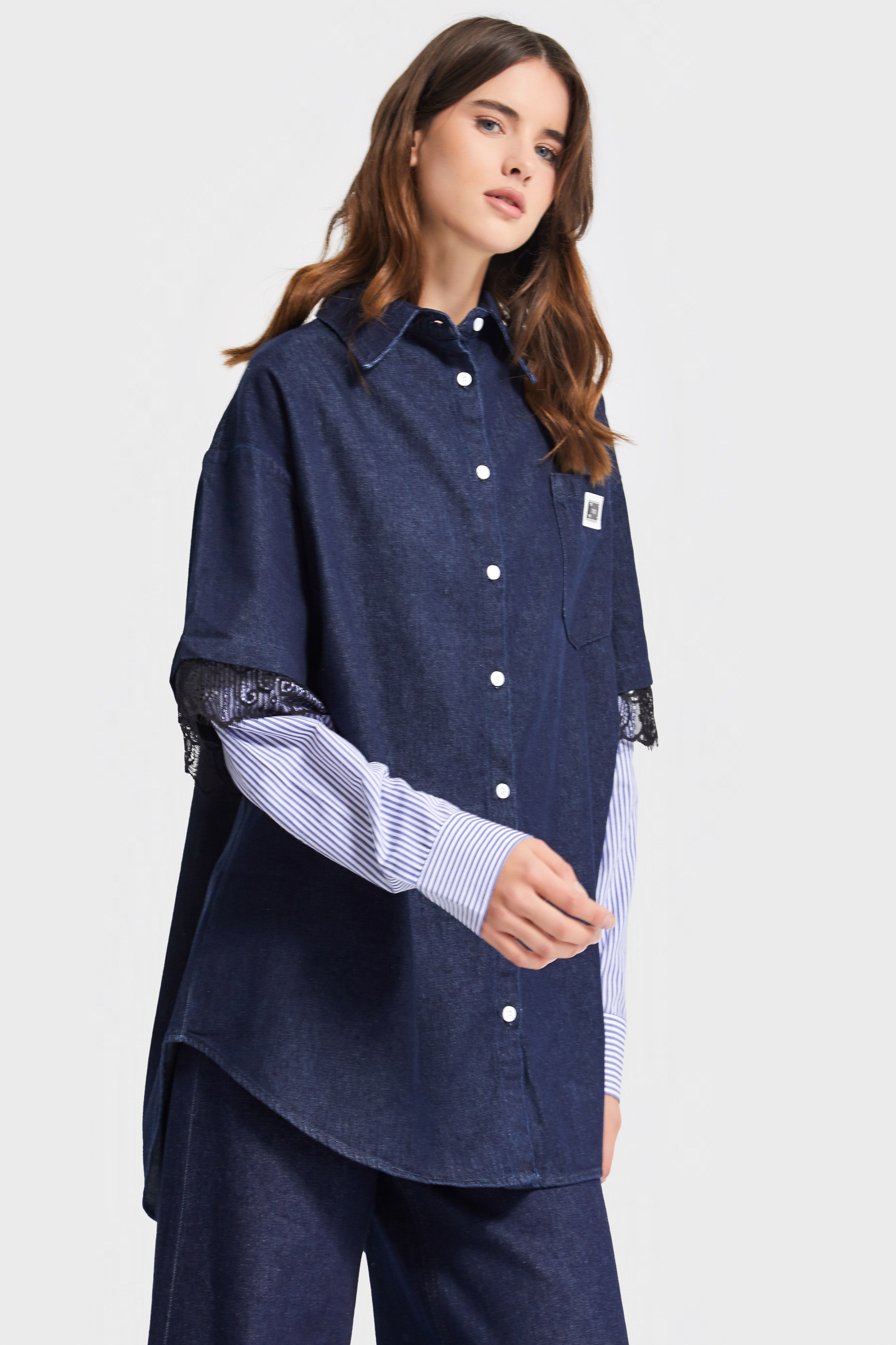 Kadın Koyu Kot Rengi Oversize Kol Detaylı Özel Tasarım Denim Gömlek