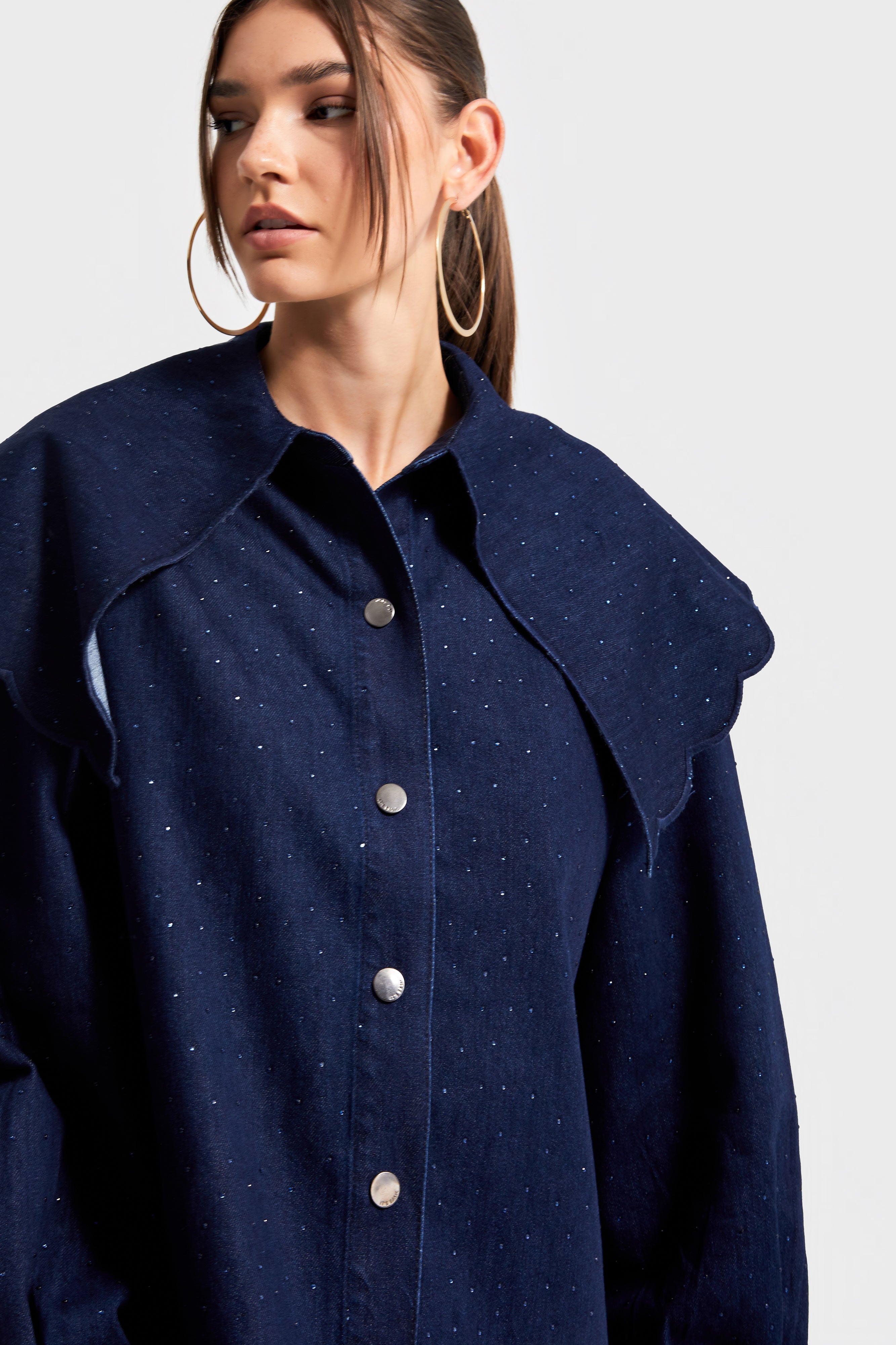 Kadın Laci İndigo Renk 7w5-50 Bol Kesim Yaka Detaylı Parlak Taşlı Özel Tasarım Denim Gömlek