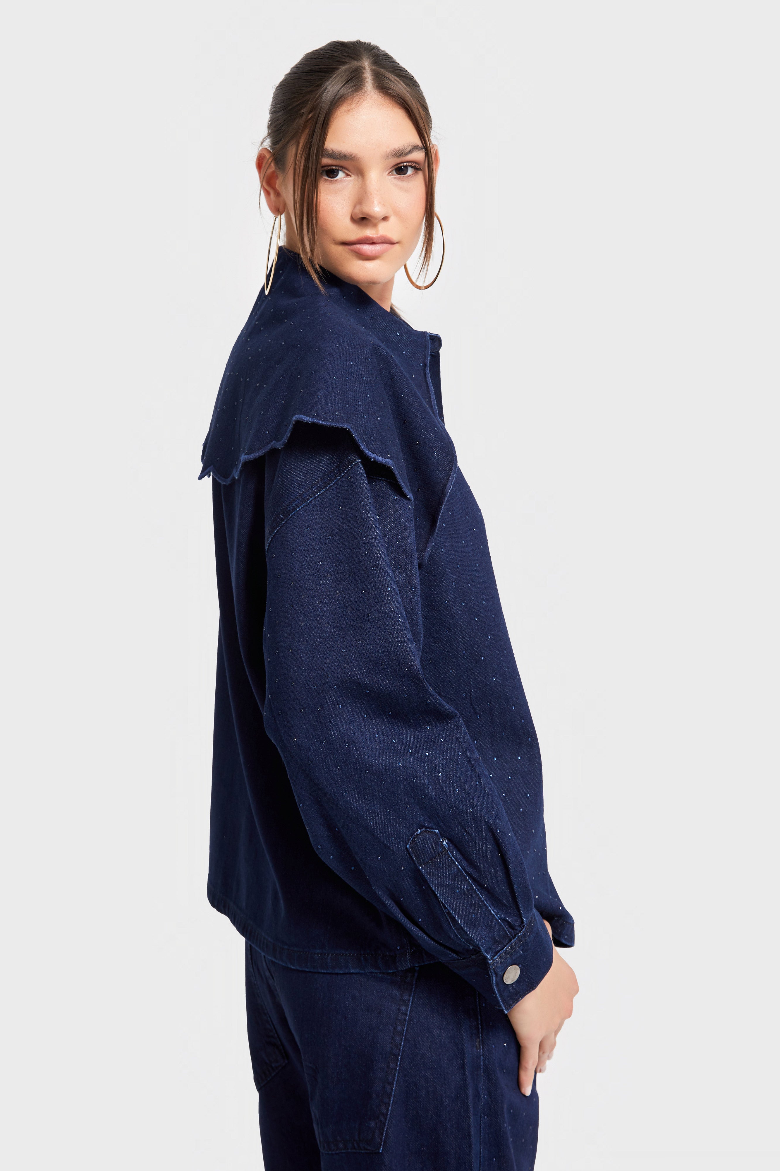 Kadın Laci İndigo Renk 7w5-50 Bol Kesim Yaka Detaylı Parlak Taşlı Özel Tasarım Denim Gömlek