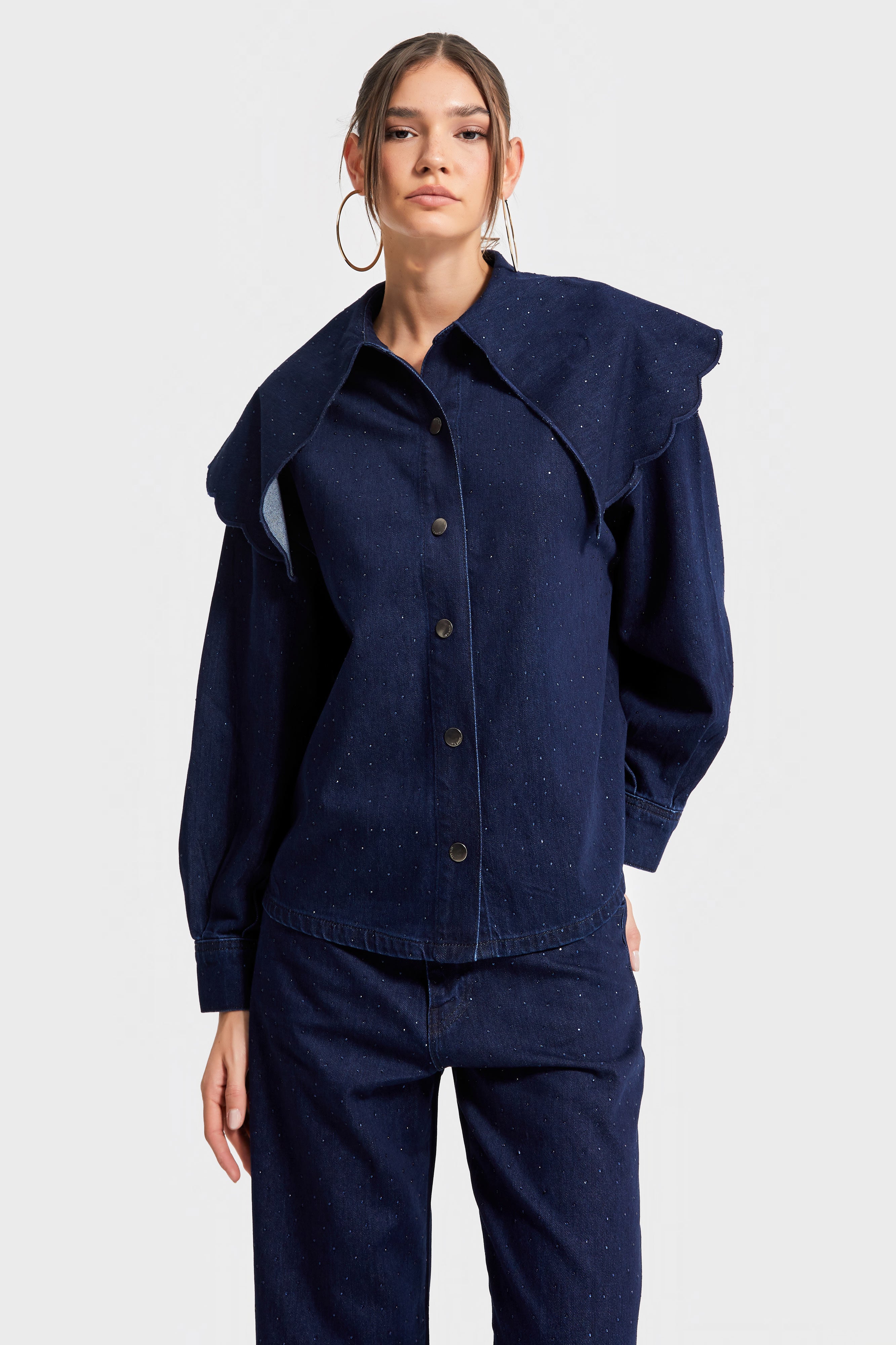 Kadın Laci İndigo Renk 7w5-50 Bol Kesim Yaka Detaylı Parlak Taşlı Özel Tasarım Denim Gömlek