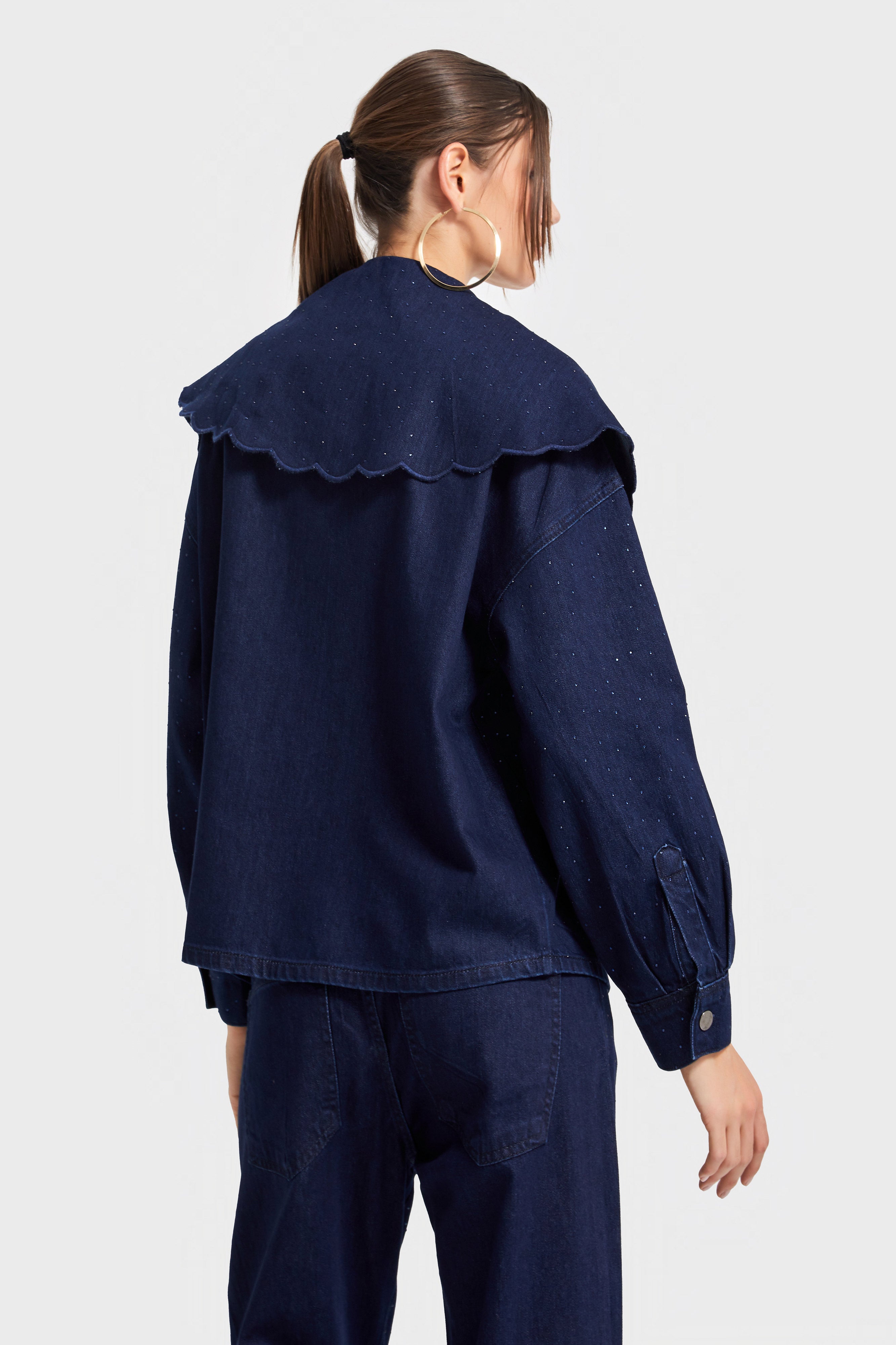 Kadın Laci İndigo Renk 7w5-50 Bol Kesim Yaka Detaylı Parlak Taşlı Özel Tasarım Denim Gömlek