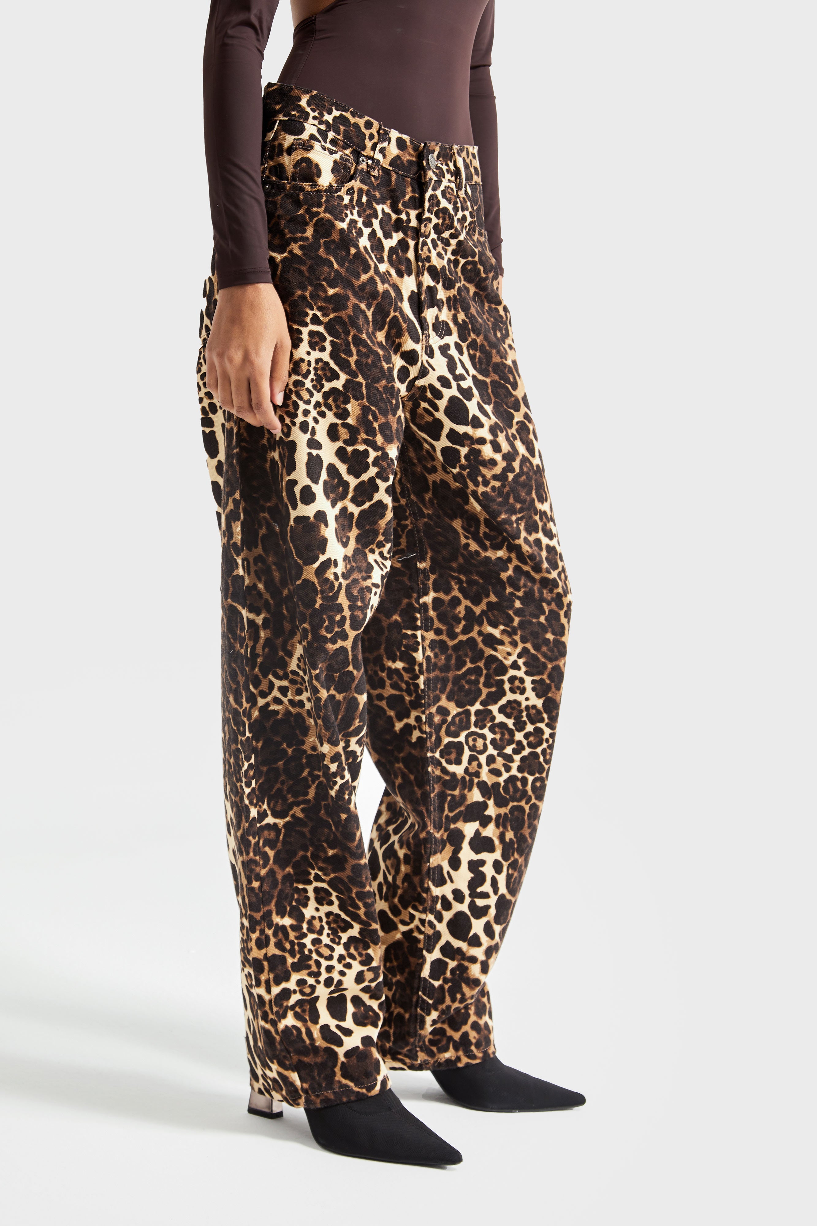 Women Leopard Color Skater Fit Loose Cut Denim