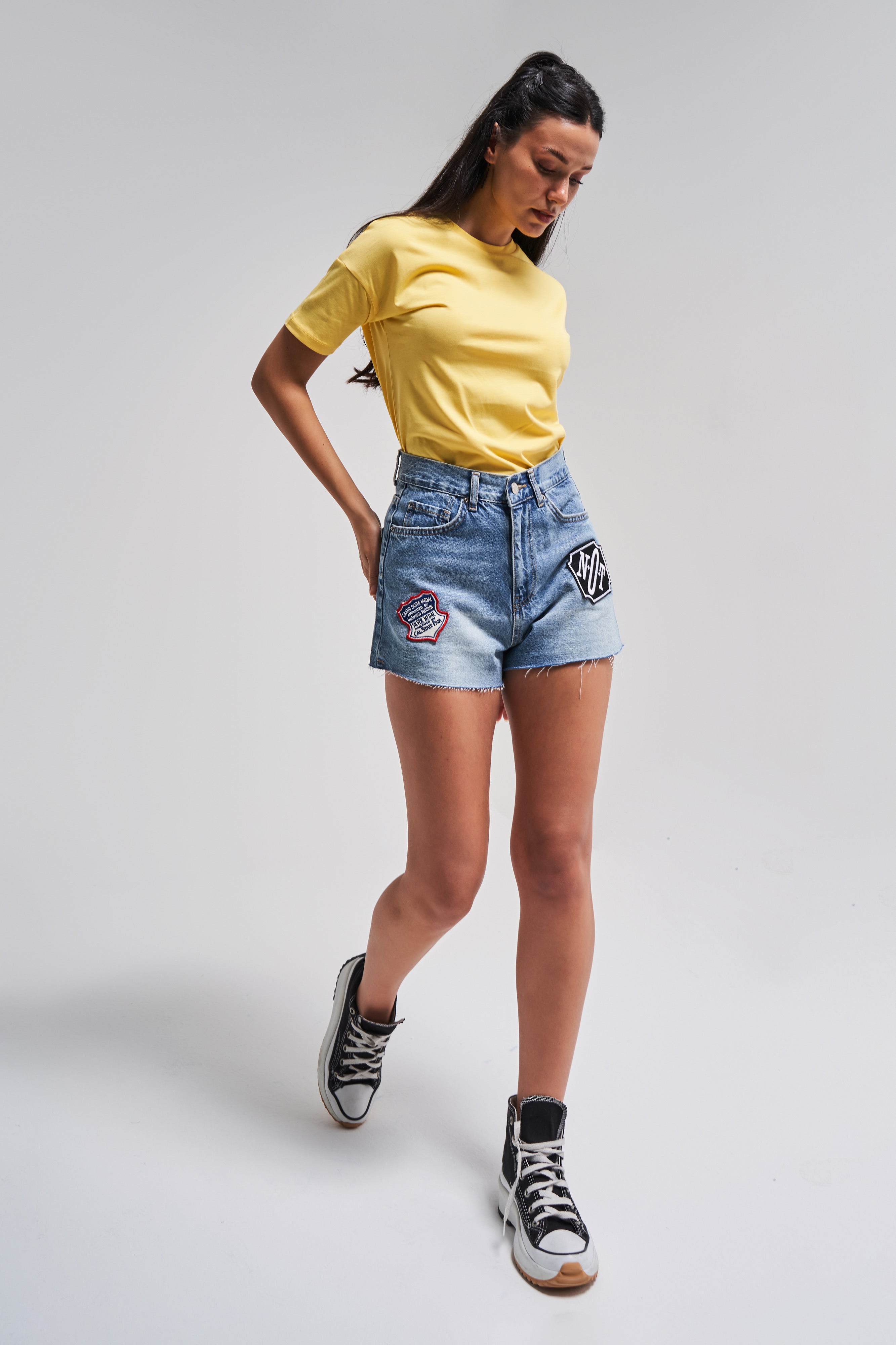 Kadın Mavi Renk 2s5-84 Mini Boy Arma Nakış Detaylı %100 Koton Mom Fit Denim Şort
