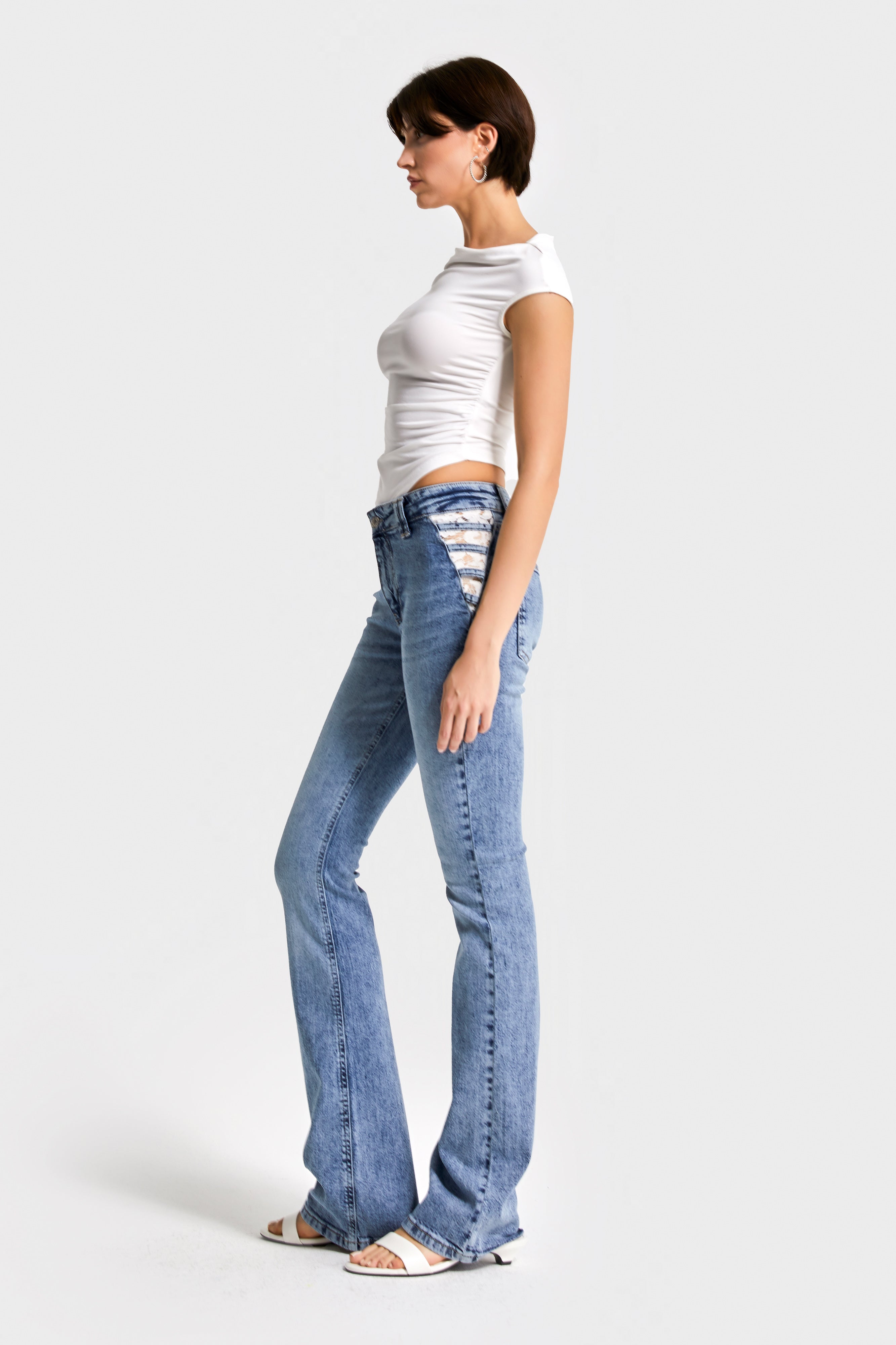 Kadın Mavi Renk 4s5-24 Flare Fit İspanyol Paça Likralı Kumaş Dantel Detaylı Tasarım Denim Jean