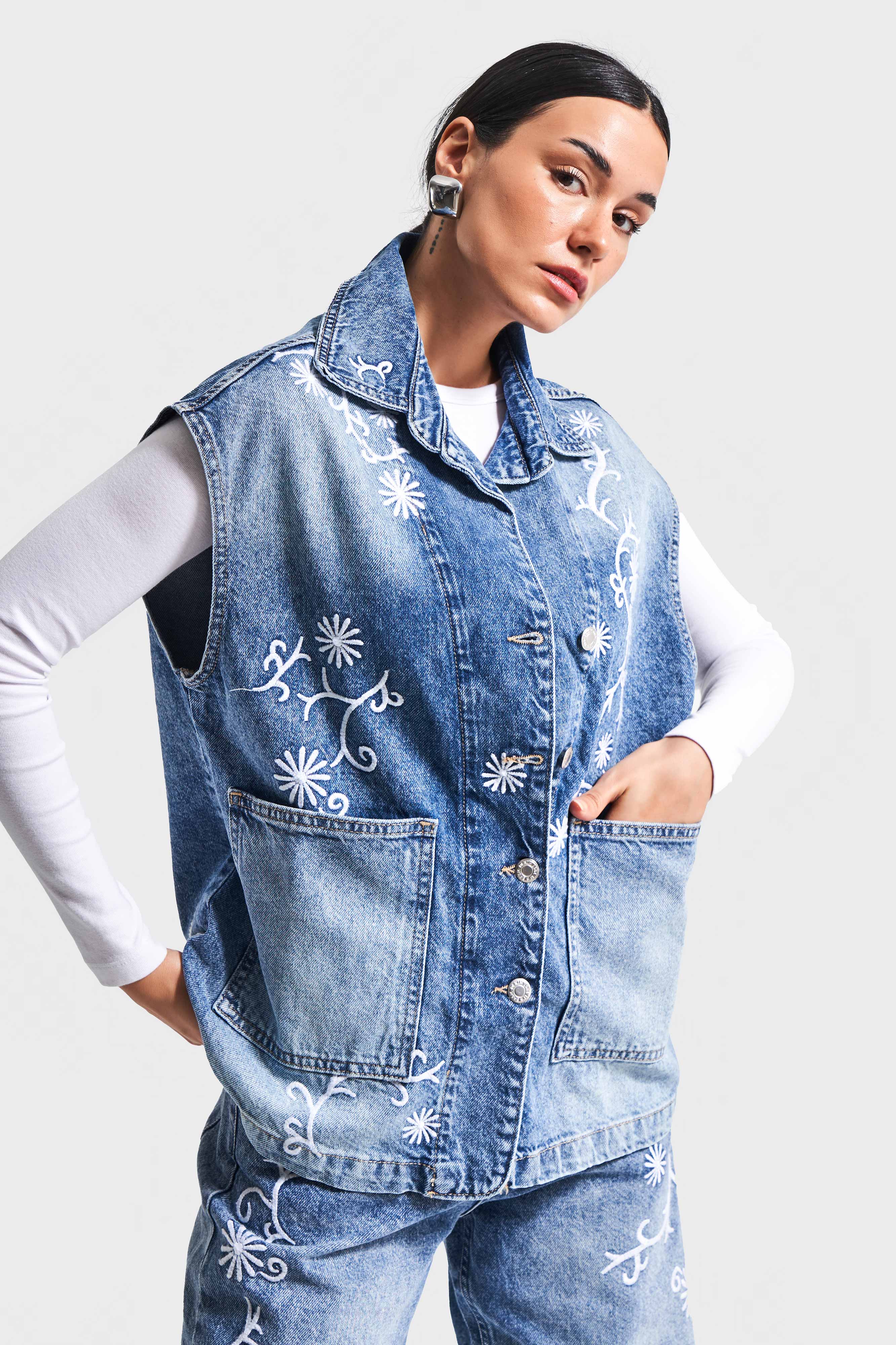 Kadın Mavi Renk 4S5-27 Uzun Boy Nakış Detaylı %100 Koton Tasarım Denim Yelek
