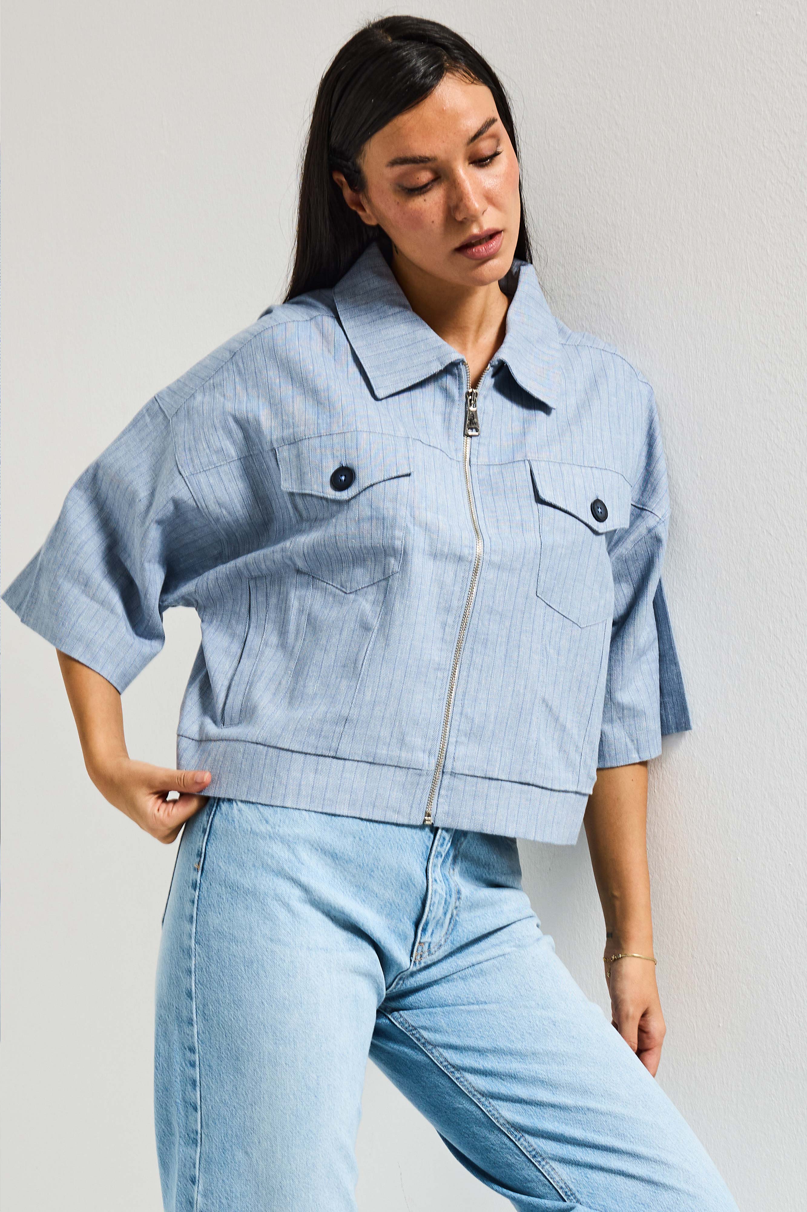 Kadın Mavi Renk Oversize Cep Detaylı Özel Tasarım Denim Ceket