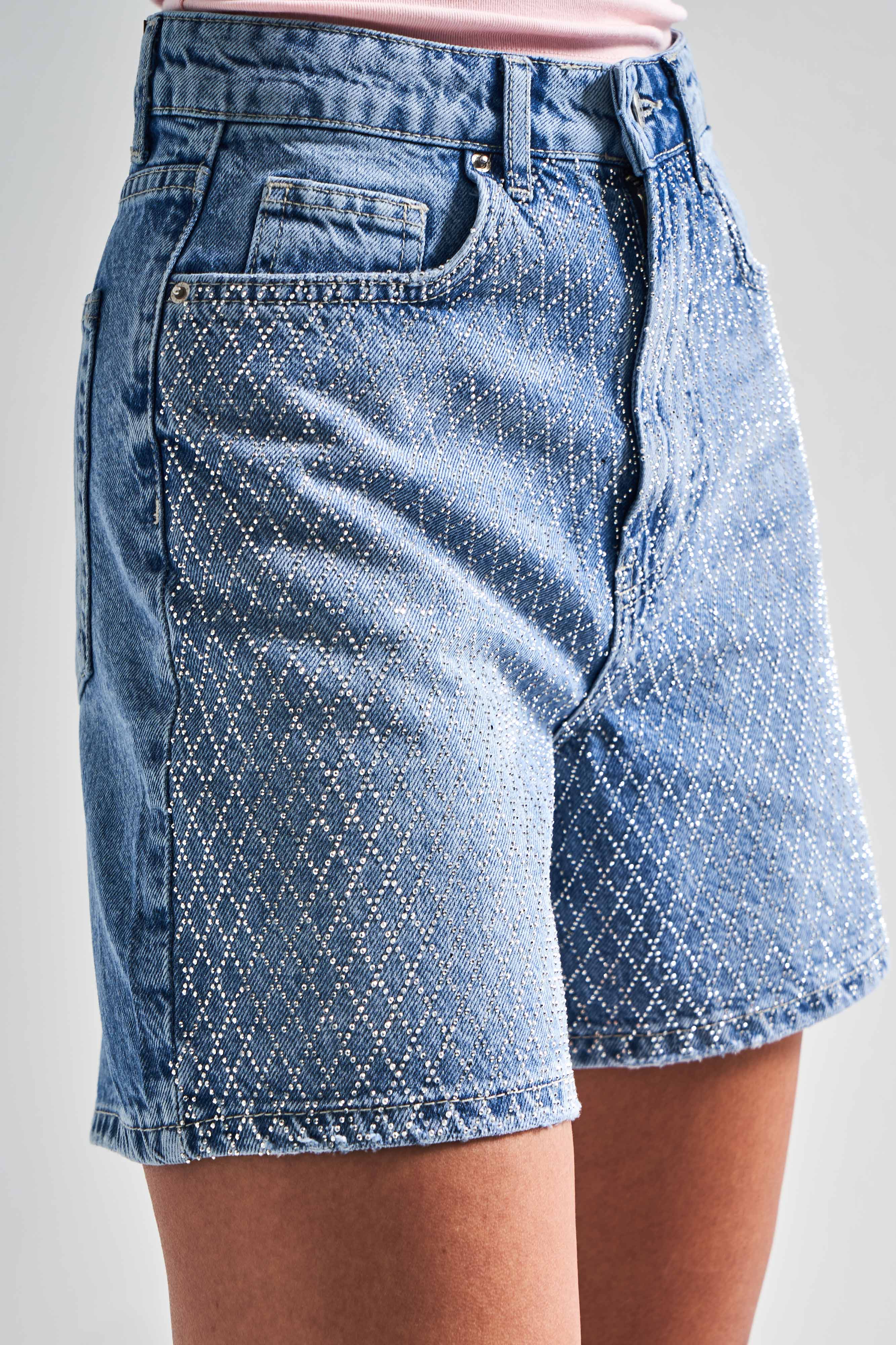 Kadın Mavi Renk T-2S5-4 Parlak Taşlı Mom Fit Midi Boy Tasarım %100 Koton Denim Şort