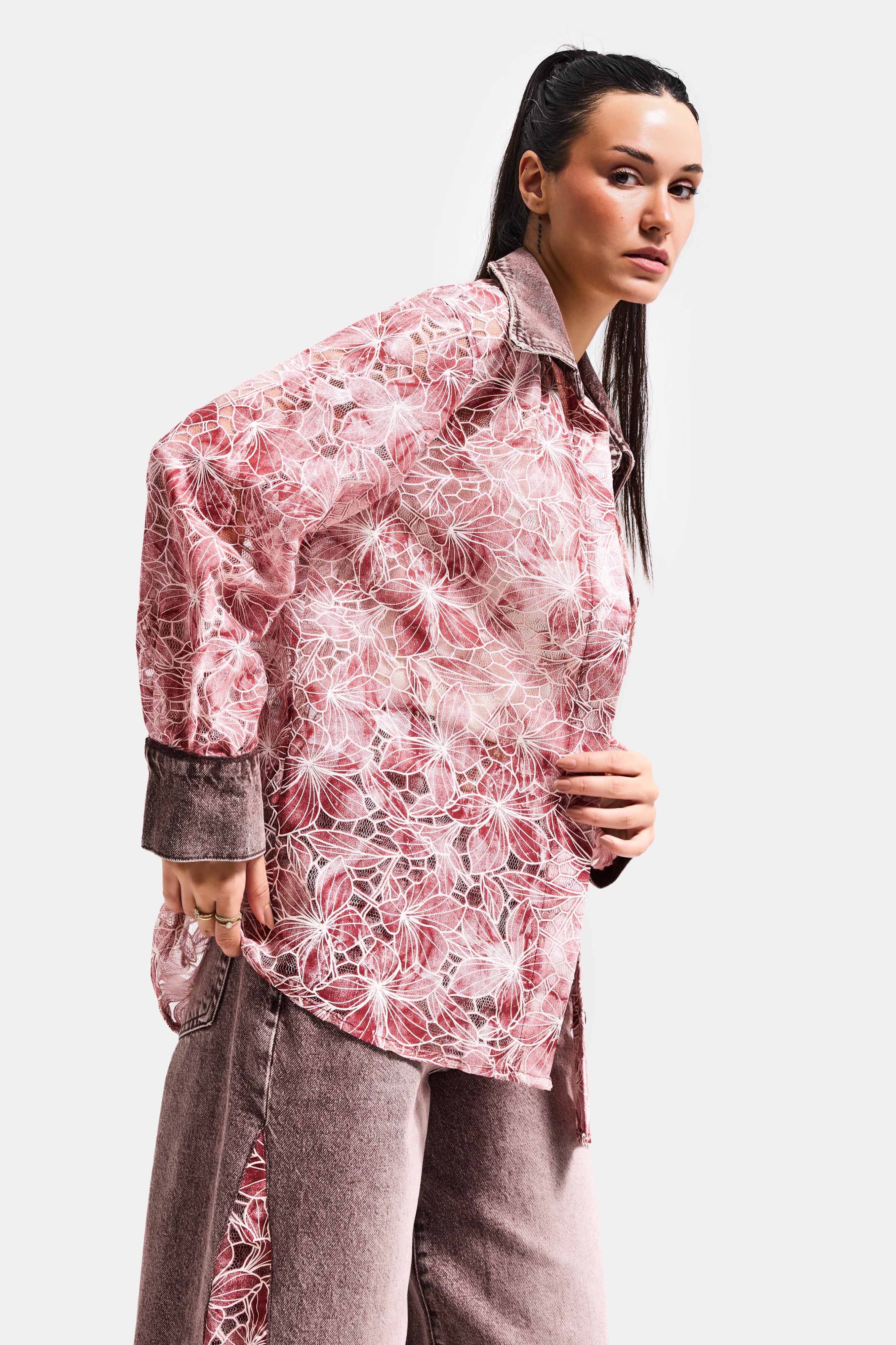 Kadın Pembe 4s6-157 Oversize Özel Tasarım Dantel Ve Gül Detaylı Denim Yakalı Gömlek Ceket
