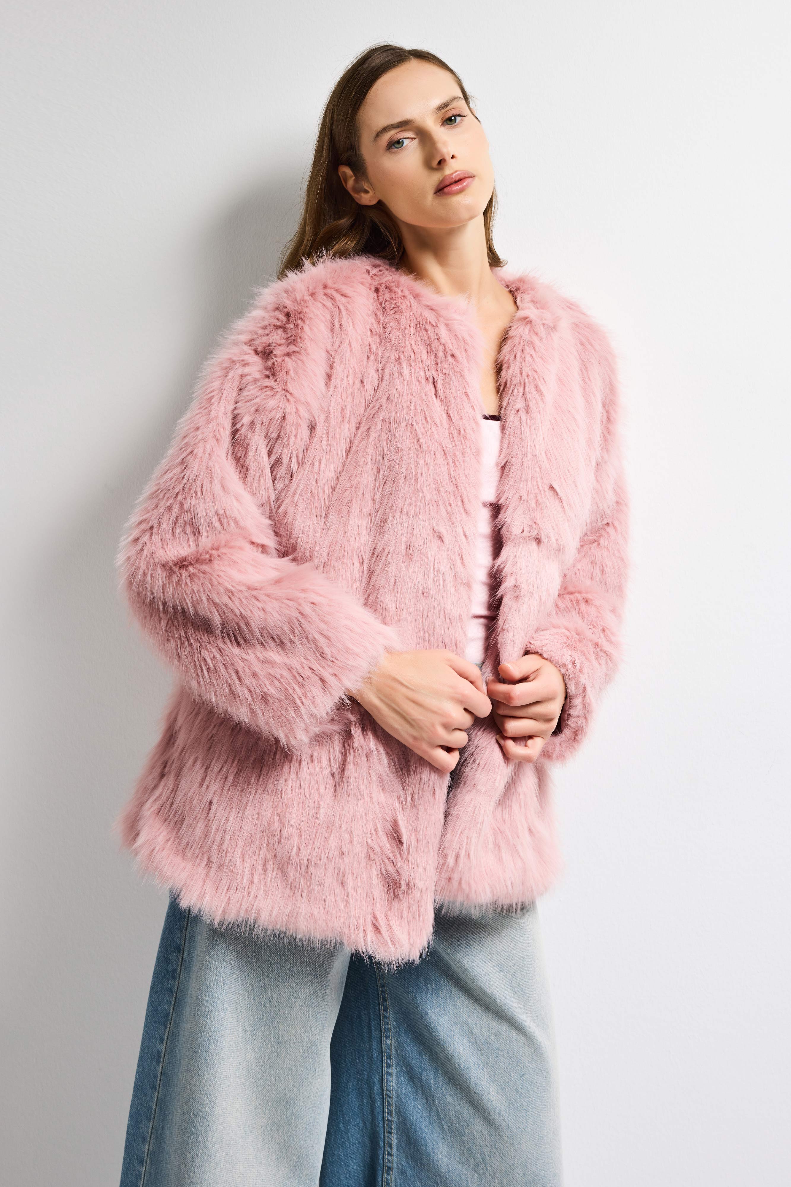 Kadın Pudra Kemer Boy İçi Astarlı Peluşlu Kürk Mont