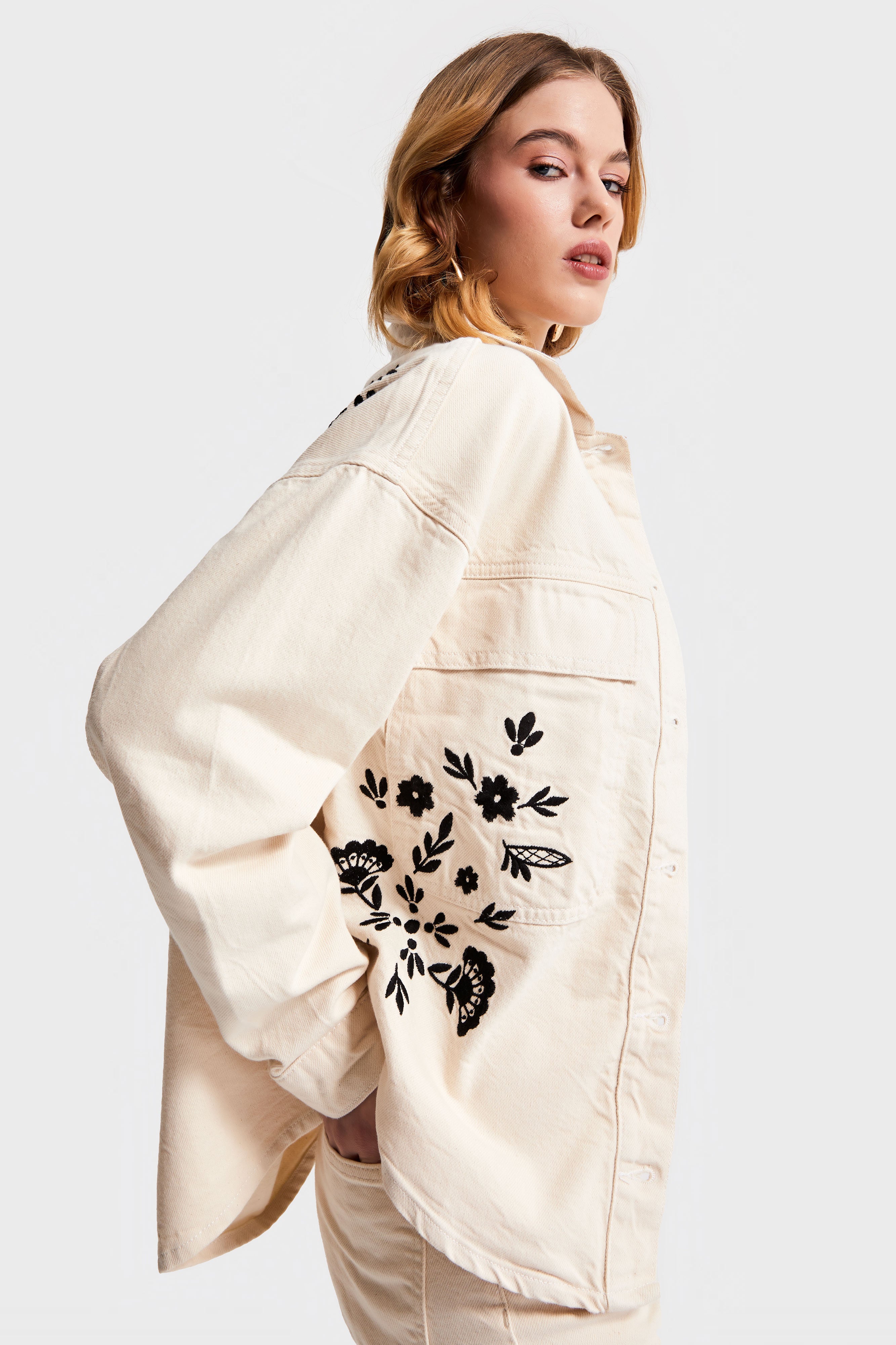 Kadın Raw Renk 7S569 Nakışlı Tasarım Oversize Denim Ceket