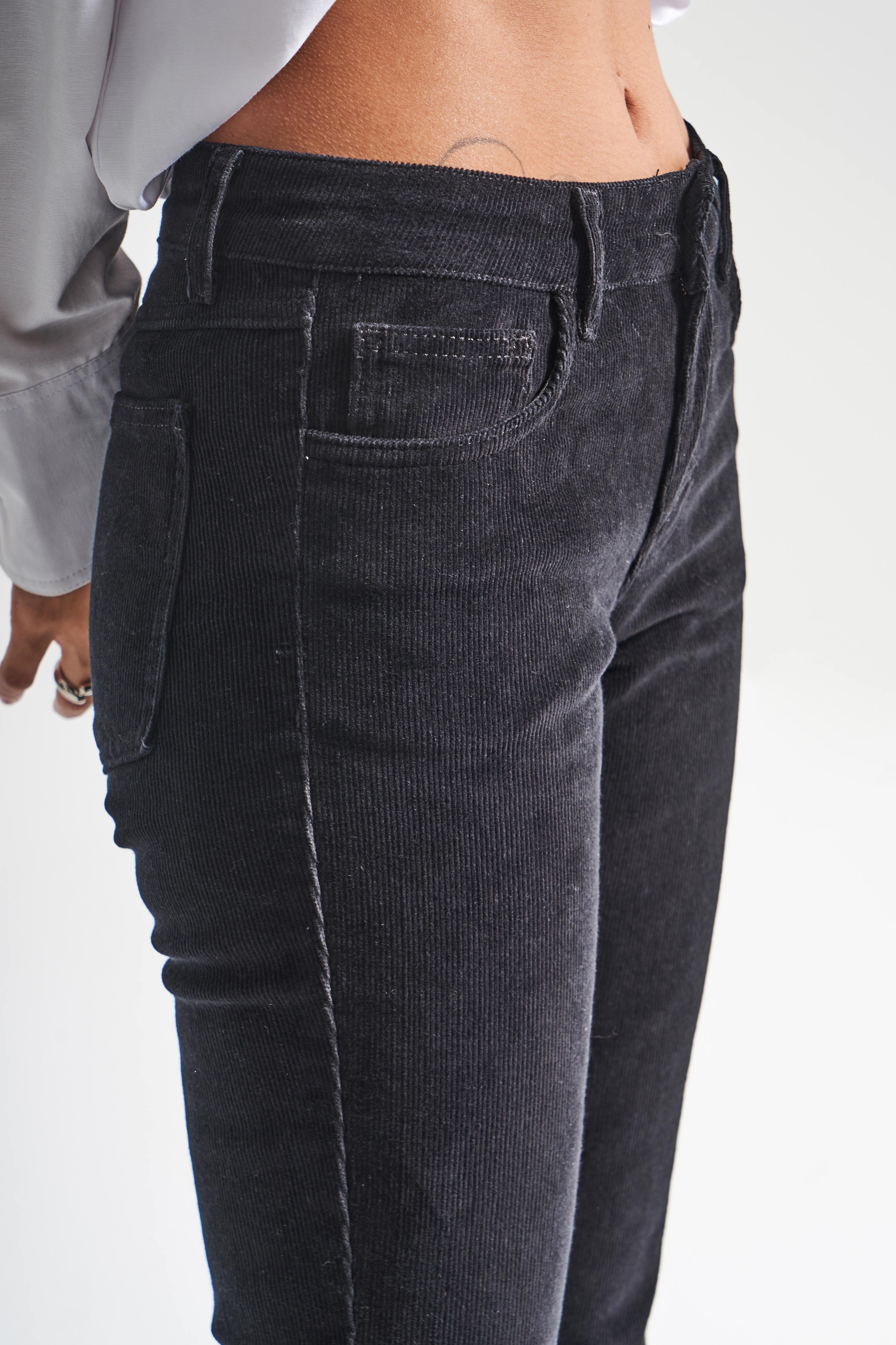 Kadın Siyah Renk 26w5-1 Low Waist Flare Fit İnce Fitilli Velvet Kadife Kumaş Pantolon